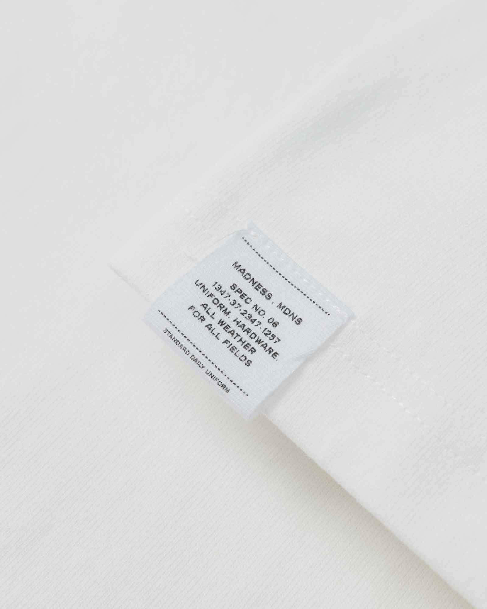 MADNESS・マッドネス - Tシャツ・カットソー MADNESS BADGE (L) UNIFORM T-SHIRT / WHITE