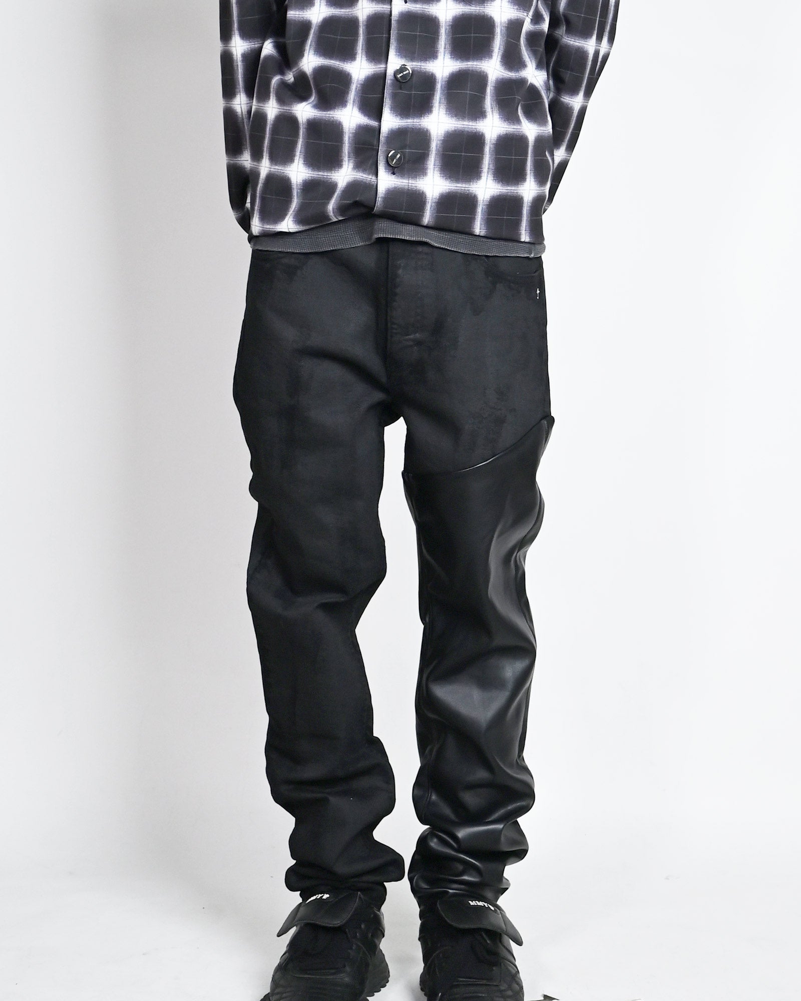LAST NEST・last nest -  FAUX LEATHER DENIM SWITCHING PANTS / BLACK
