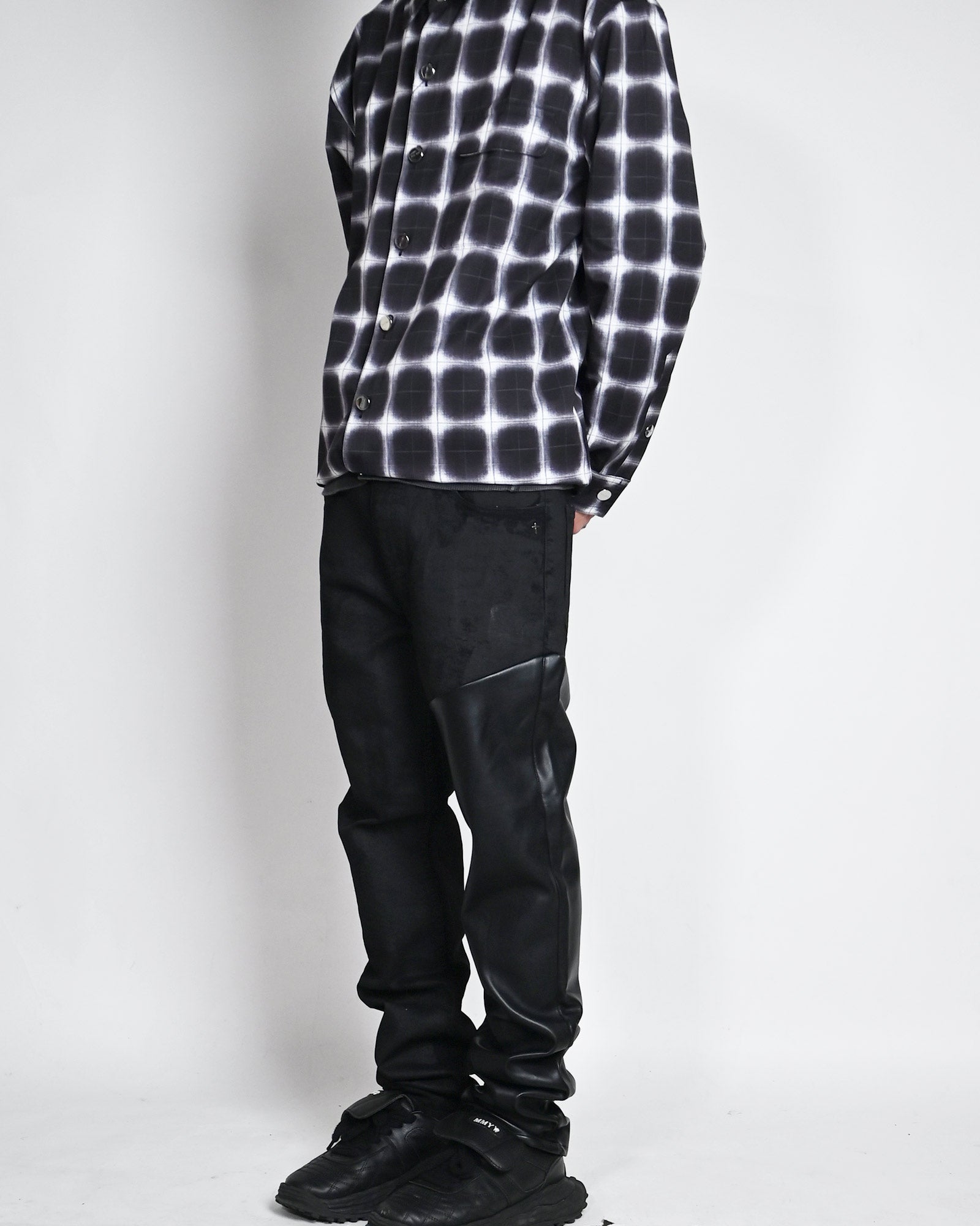 LAST NEST・last nest -  FAUX LEATHER DENIM SWITCHING PANTS / BLACK