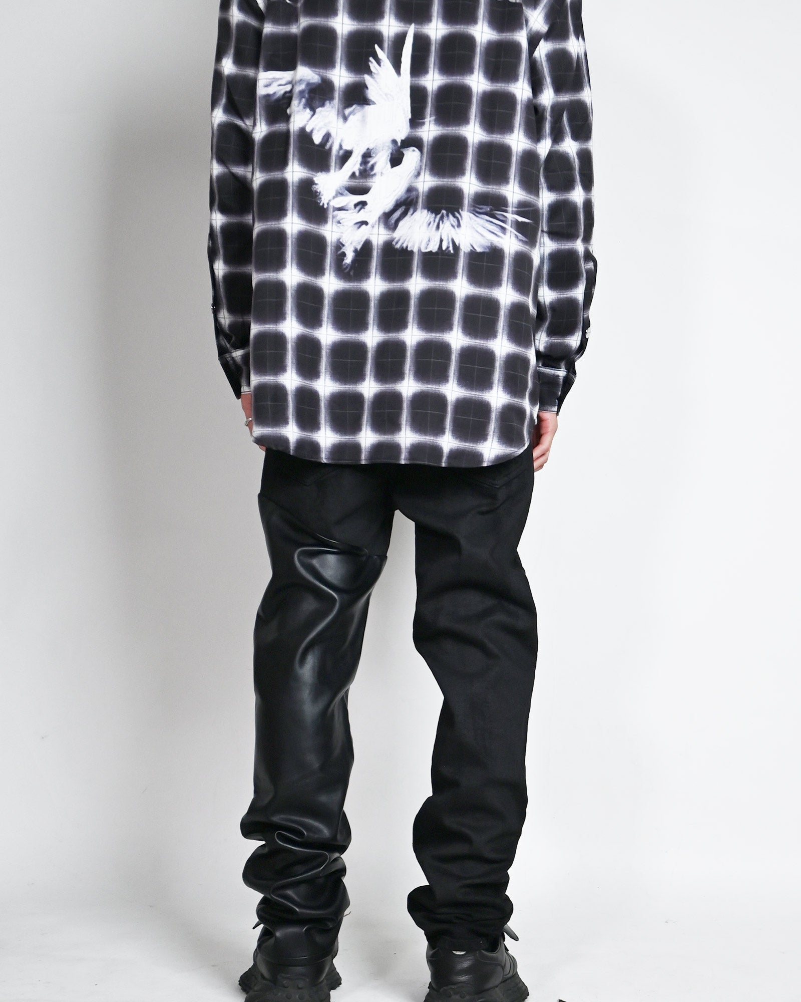 LAST NEST・last nest -  FAUX LEATHER DENIM SWITCHING PANTS / BLACK