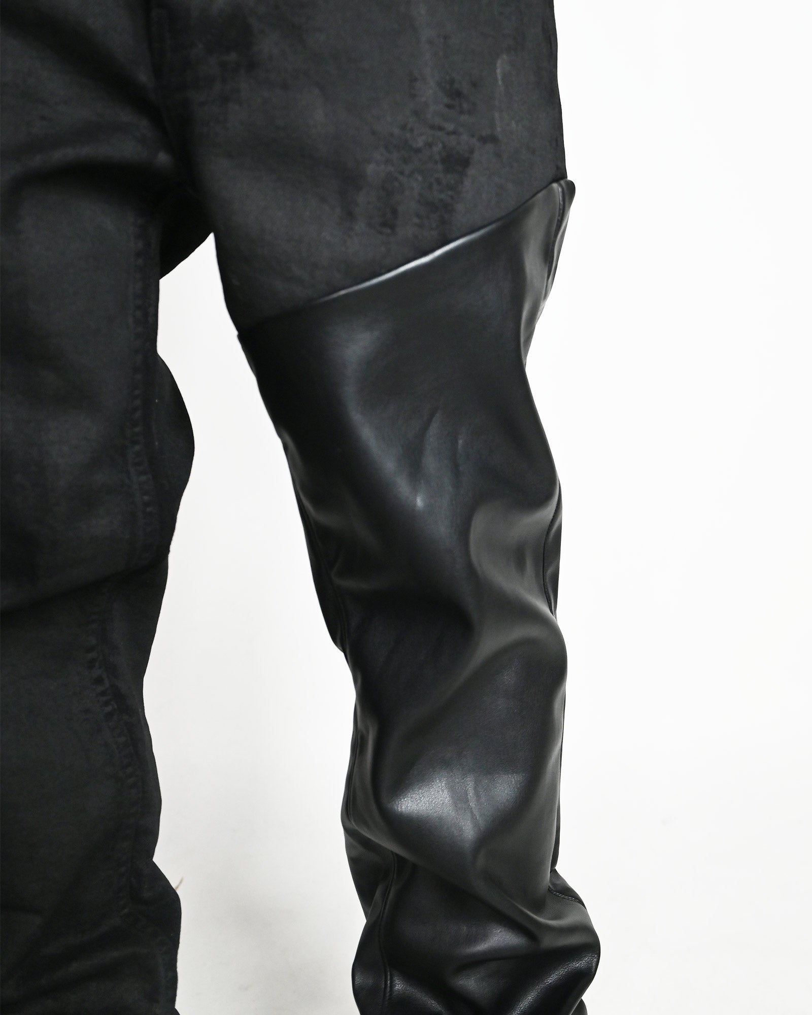 LAST NEST・last nest -  FAUX LEATHER DENIM SWITCHING PANTS / BLACK