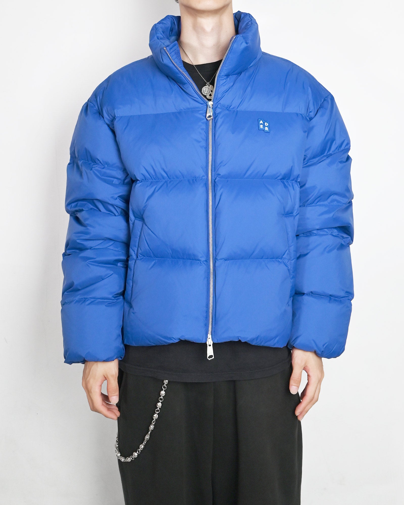 Ader Error・アーダーエラー - ダウンジャケット TRS TAG PUFFER JACKET 01 / BLUE