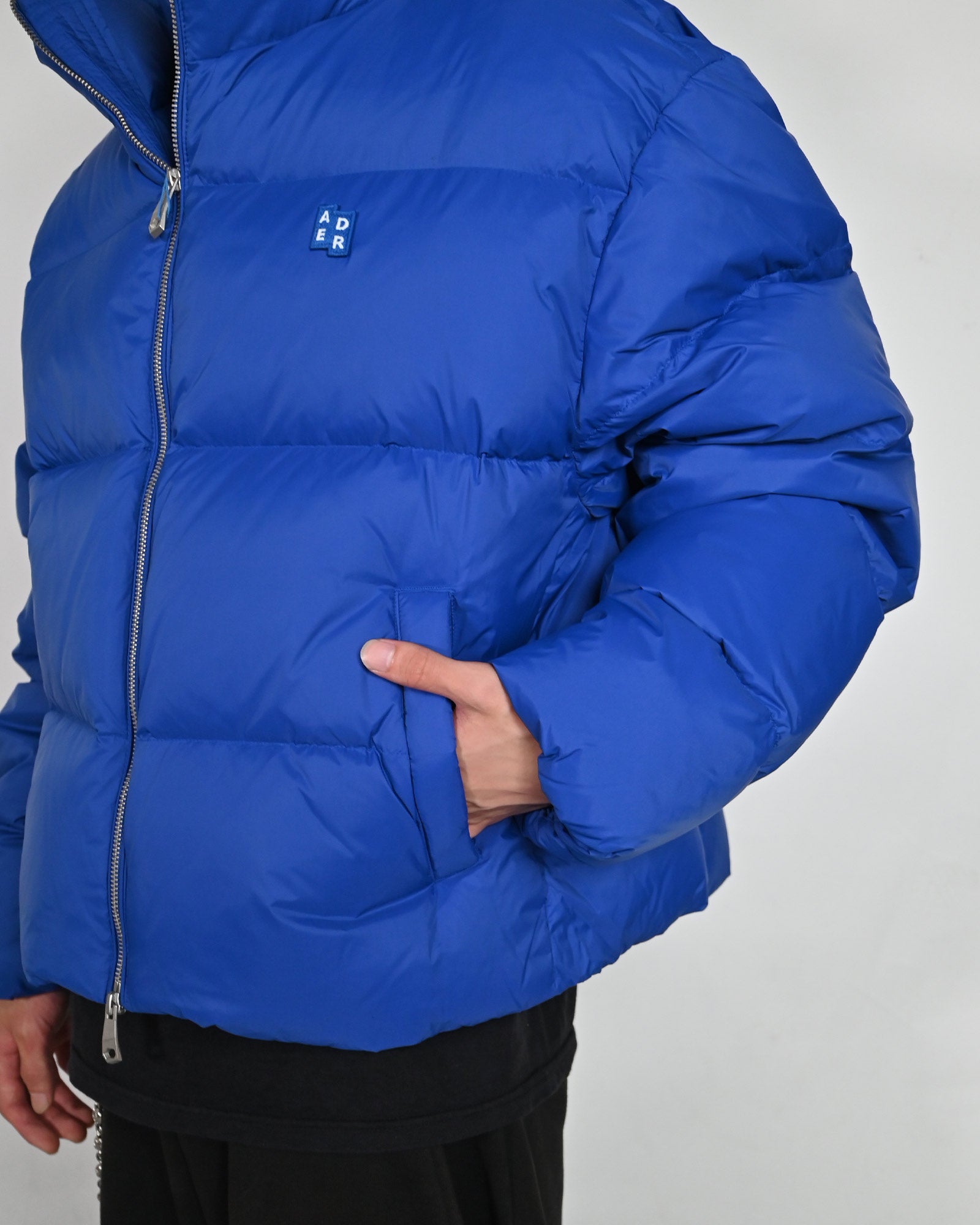 Ader Error・アーダーエラー - ダウンジャケット TRS TAG PUFFER JACKET 01 / BLUE