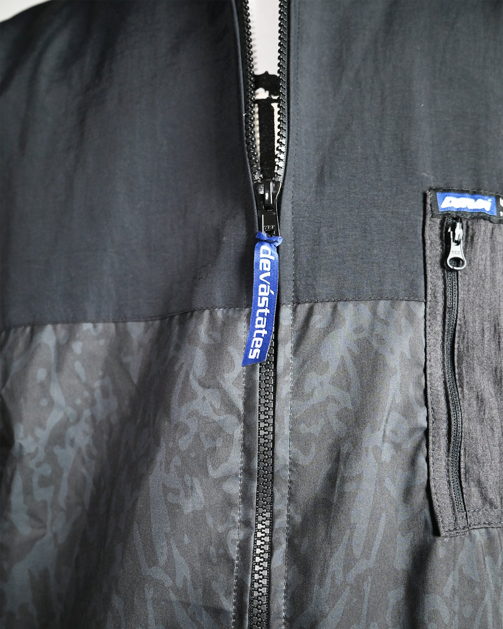 DEVA STATES・ディーヴァ ステイツ - ナイロンジャケット WINDBREAKER JACKET - MICRO / BLACK