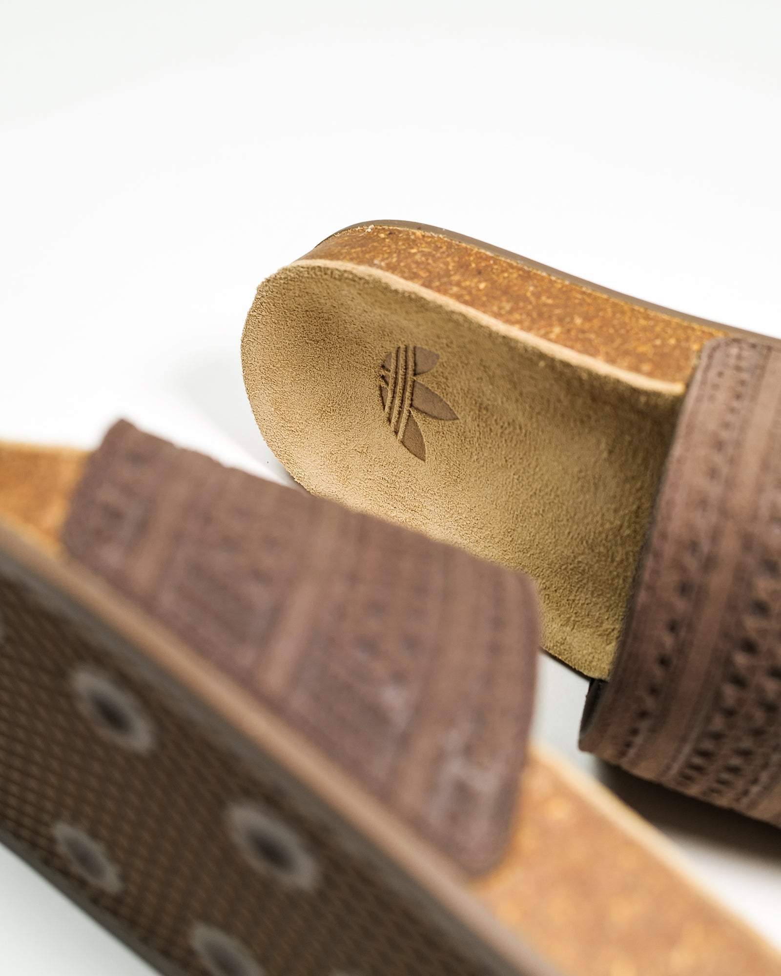 adidas・adidas -  ADIDAS ADILETTE RS/BROWN