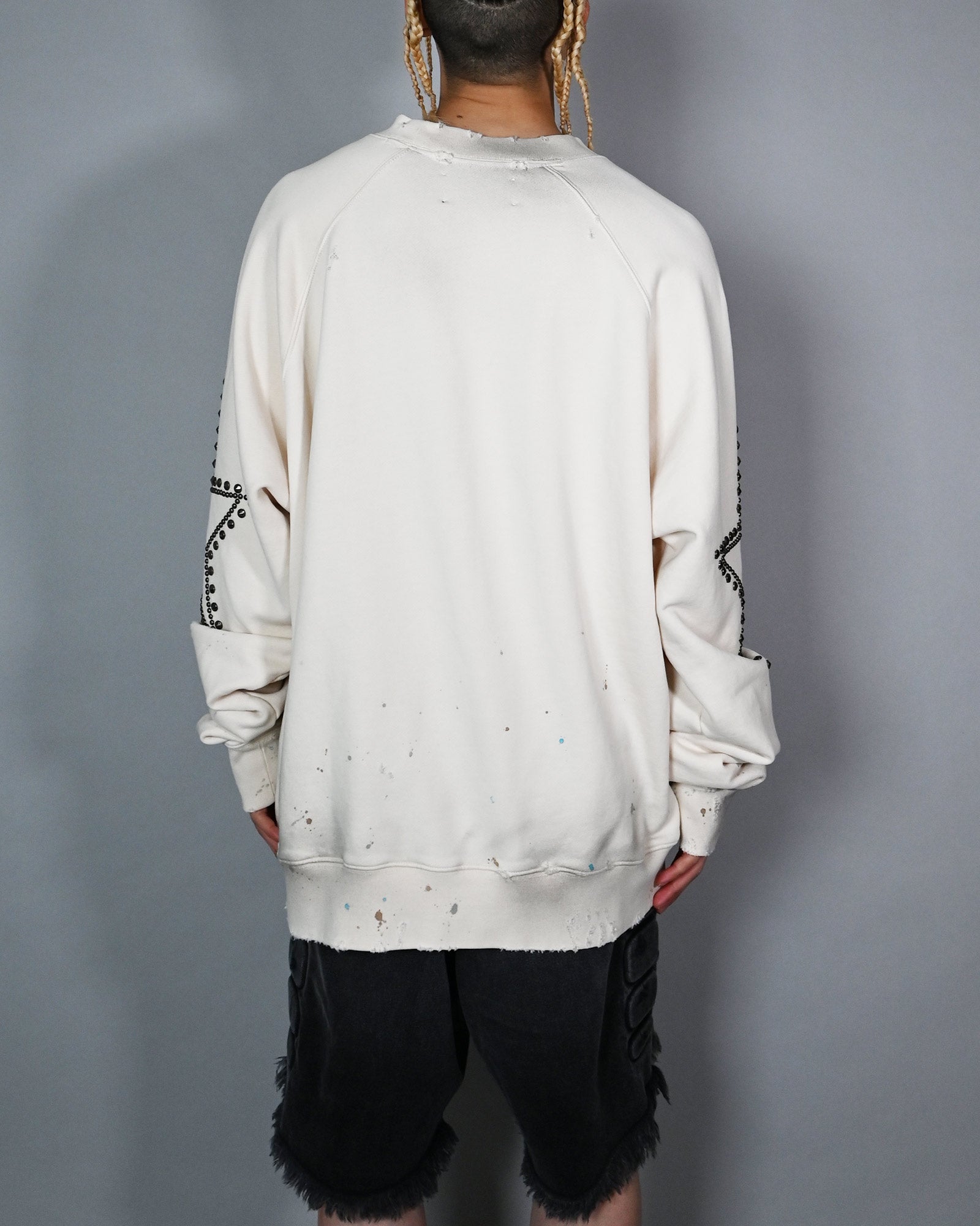 SATOSHI NAKAMOTO・サトシナカモト - スウェット STAR STUDDED CREWNECK / VINTAGE WHITE