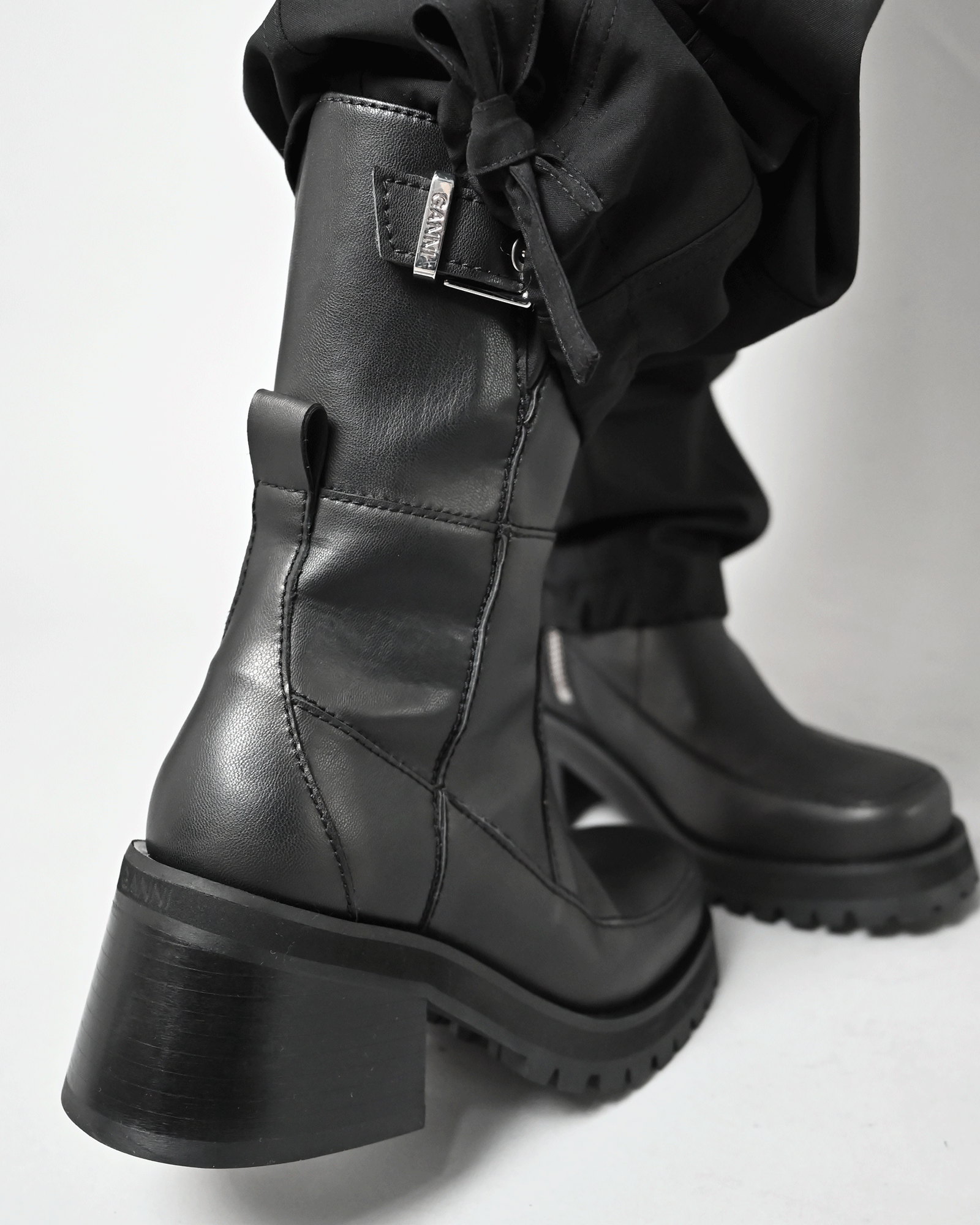 GANNI・Gunny -  FEMININE BUCKLE PLATFORM BOOT / BLACK