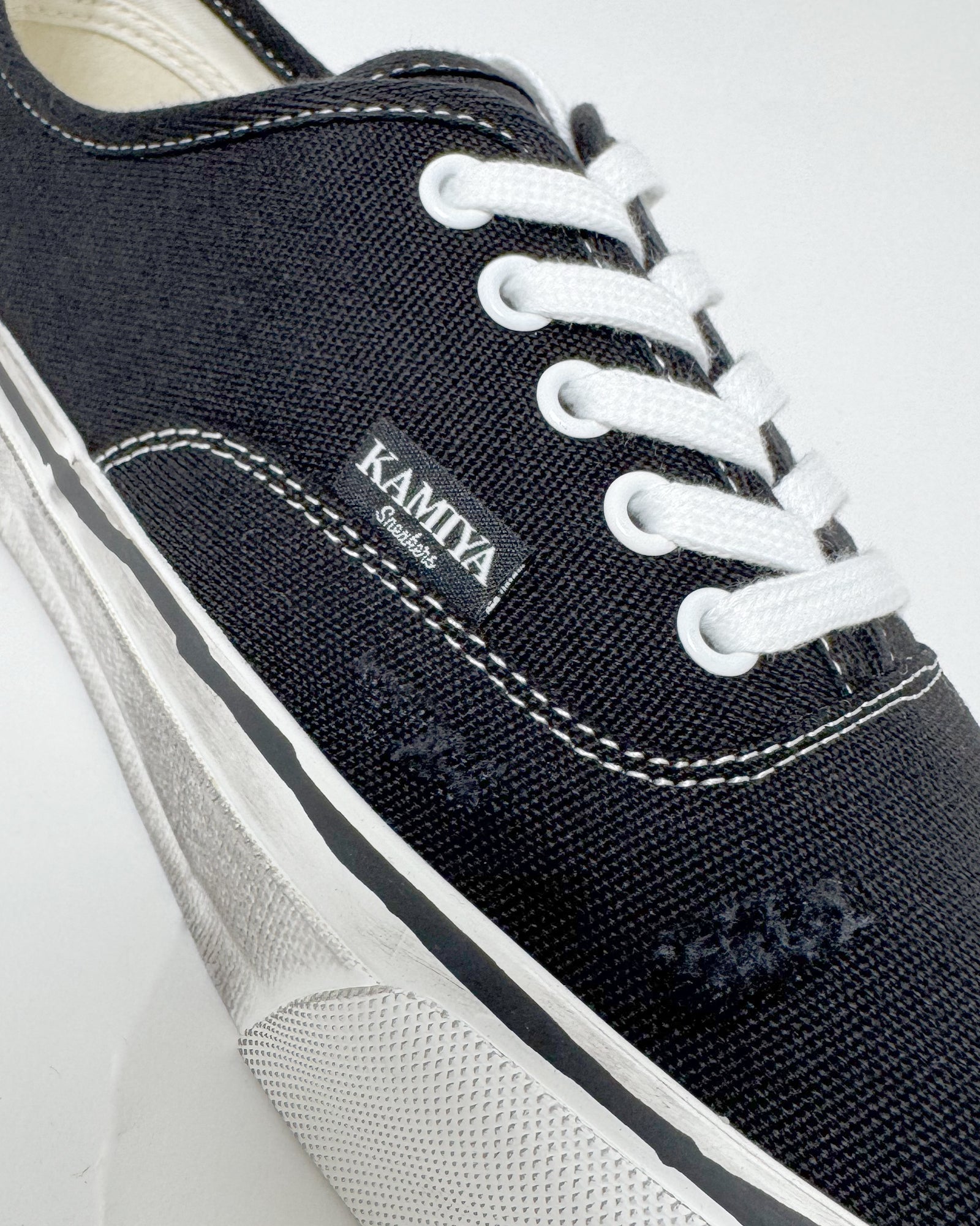 KAMIYA・Kamiya -  "HERC" DISTRESSED VULCANIZED SNEAKER / BLACK