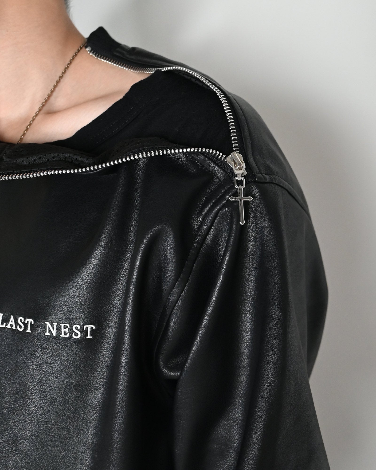 LAST NEST・last nest -  FAUX LEATHER CREWNECK / BLACK