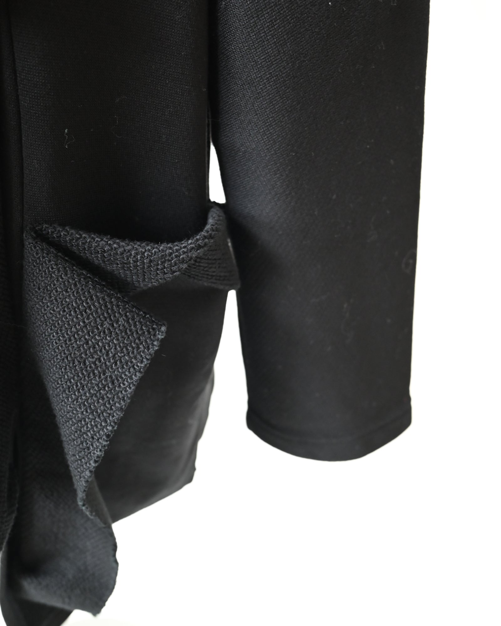 Yohji Yamamoto・ヨウジ ヤマモト - パーカー・フーディ COTTON SMITH POCKET DETAIL UNBALANCED HOODIE / BLACK