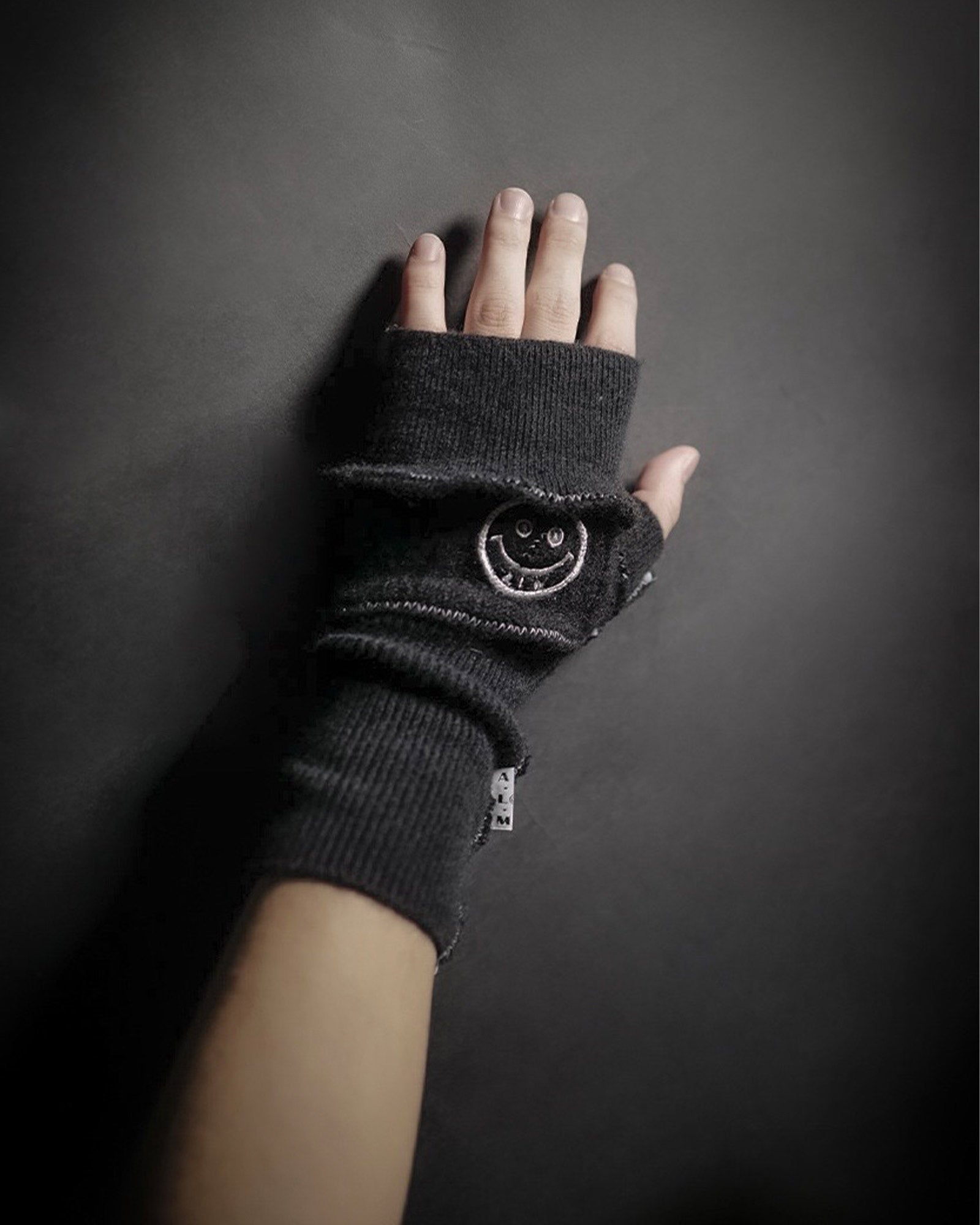 A LOVE MOVEMENT・a love movement -  CASHMERE GLOVES 5 / BLACK