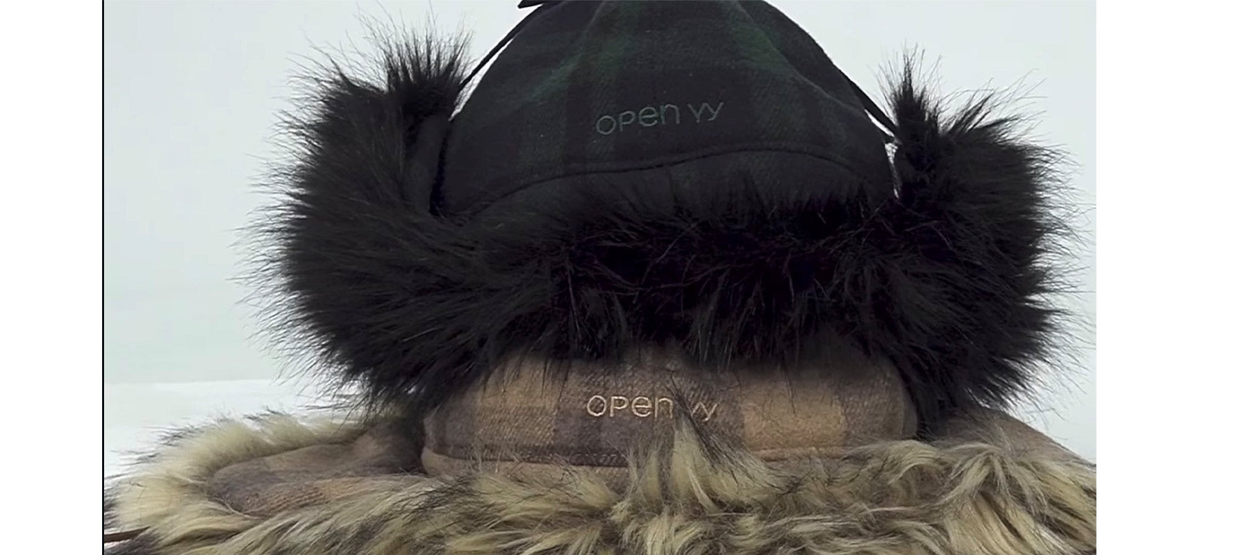 韓国で大人気のブランド「OPEN YY」より、定番アイテムのFAUX FUR EARFLAP CAPが豊富なバリエーションで登場。