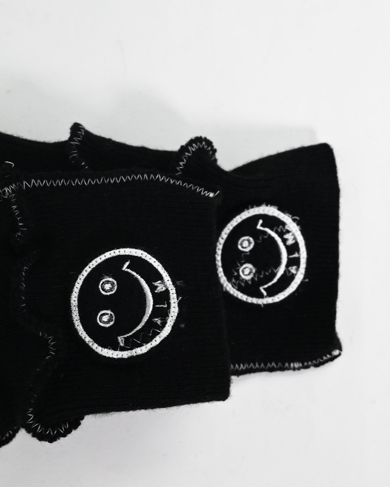 A LOVE MOVEMENT (ア・ラブ・ムーブメント) CASHMERE GLOVES / BLACK