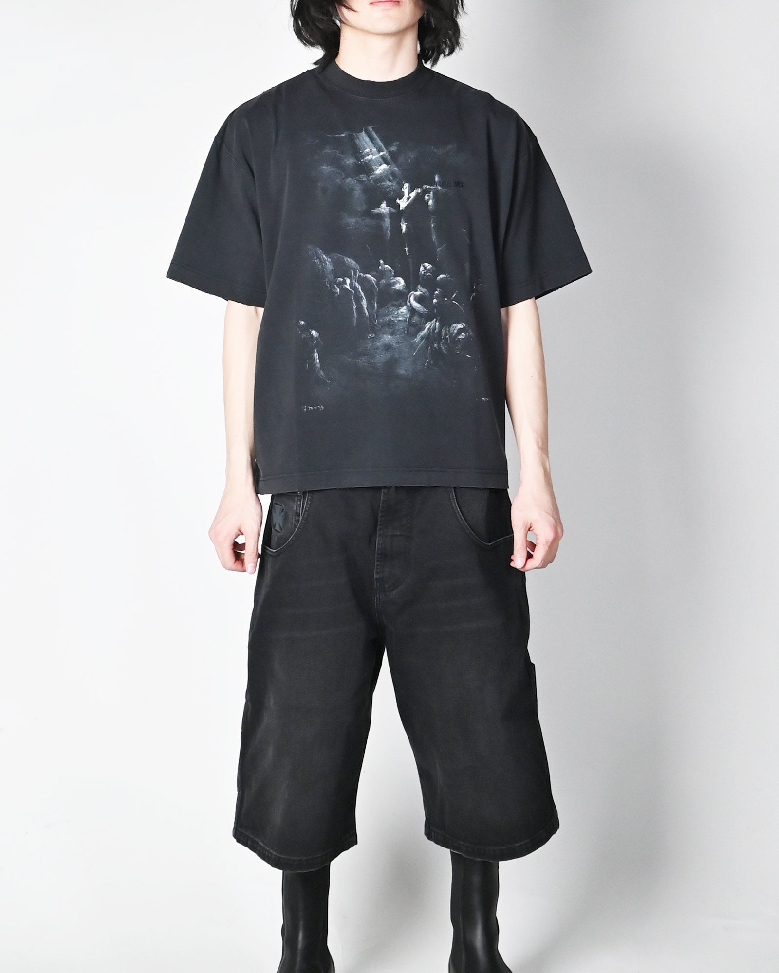 VETEMENTS (ヴェトモン) SS26 Tシャツ JESUS ON A CROSS DISTRESSED T