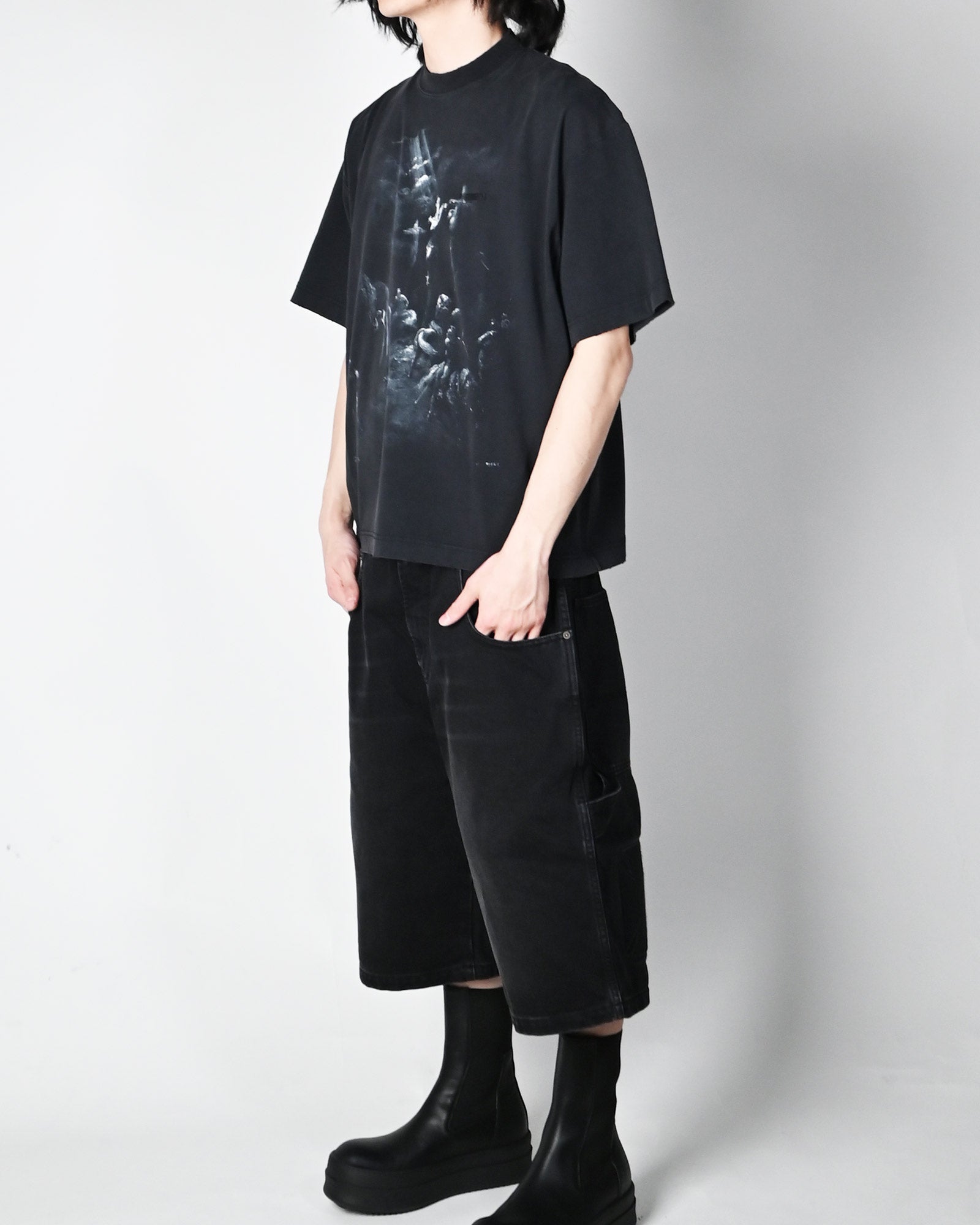 VETEMENTS・ヴェトモン - Tシャツ・カットソー JESUS ON A CROSS DISTRESSED T-SHIRT / WASHED-OUT BLACK