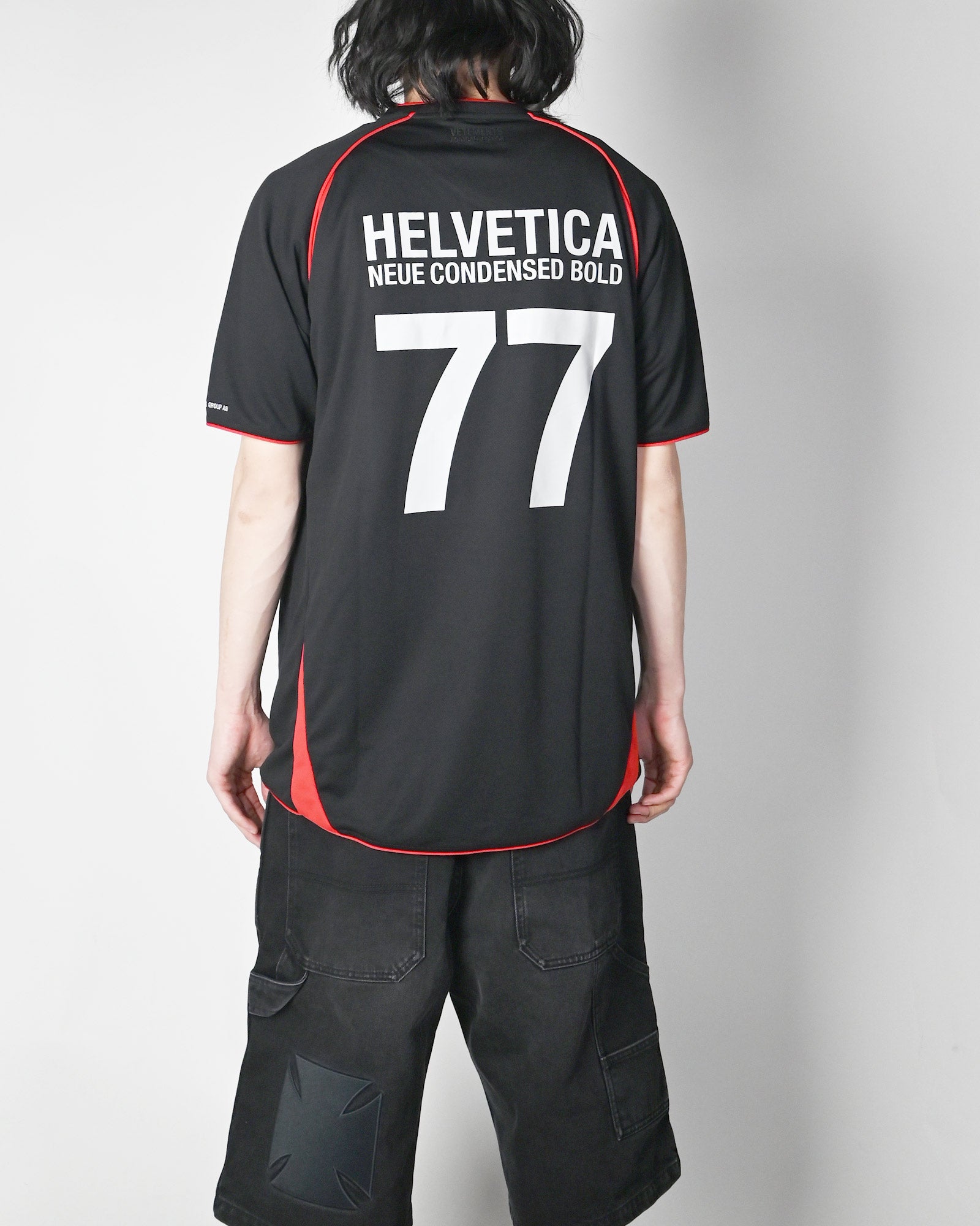 VETEMENTS・ヴェトモン - Tシャツ・カットソー ALPHABET FOOTBALL JERSEY / BLACK/RED
