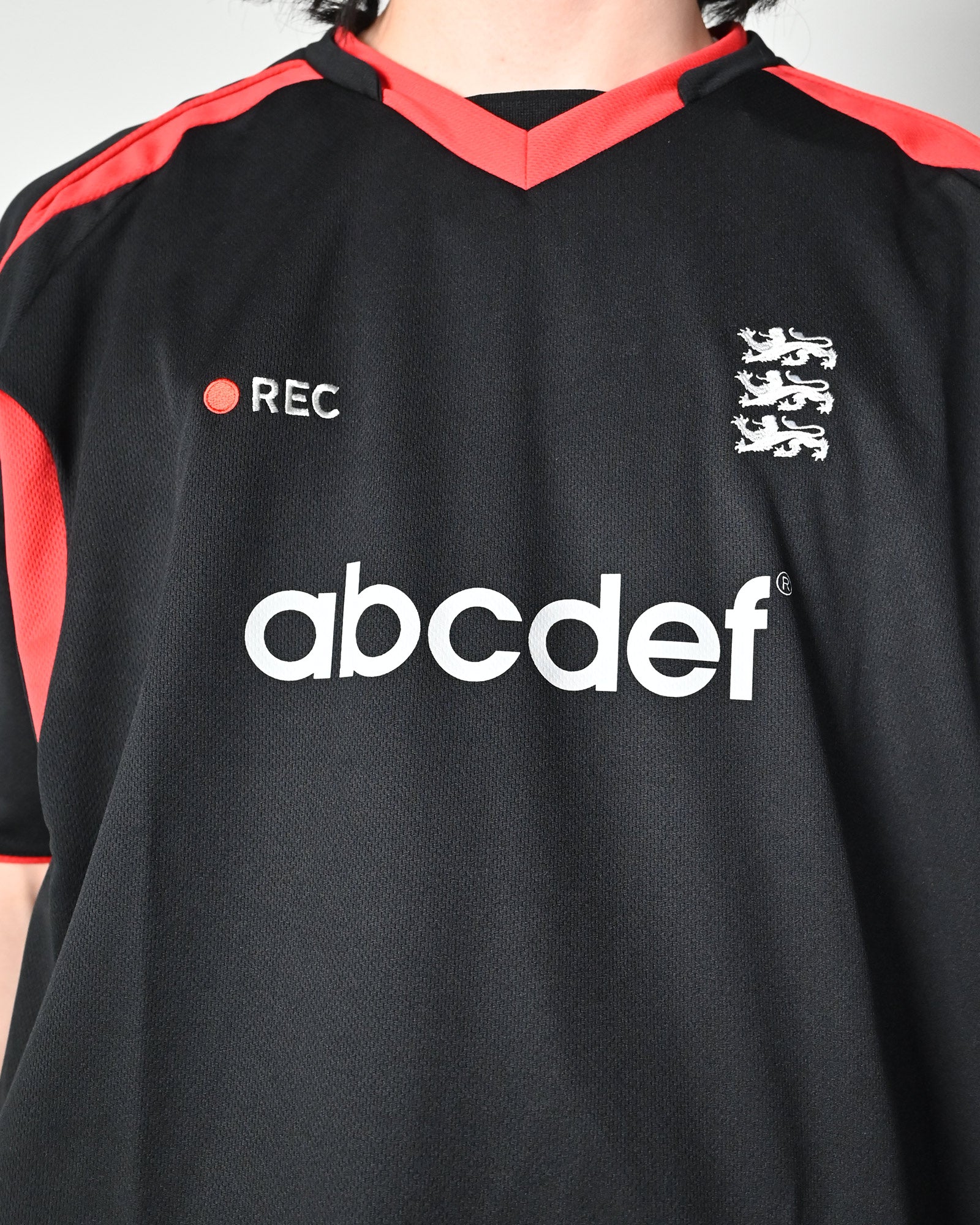 VETEMENTS・ヴェトモン - Tシャツ・カットソー ALPHABET FOOTBALL JERSEY / BLACK/RED