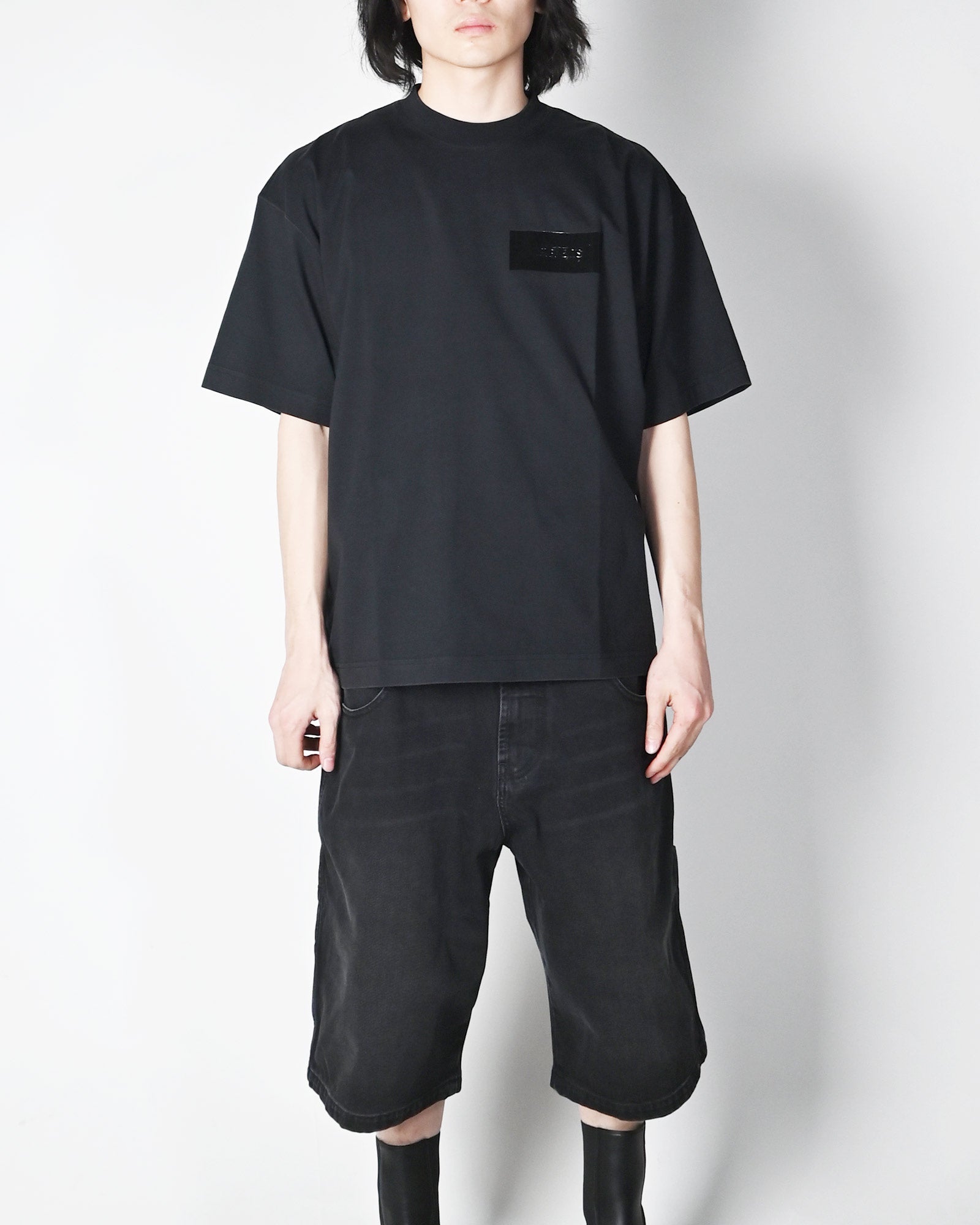 VETEMENTS・ヴェトモン - Tシャツ・カットソー TAPED LOGO T-SHIRT / BLACK