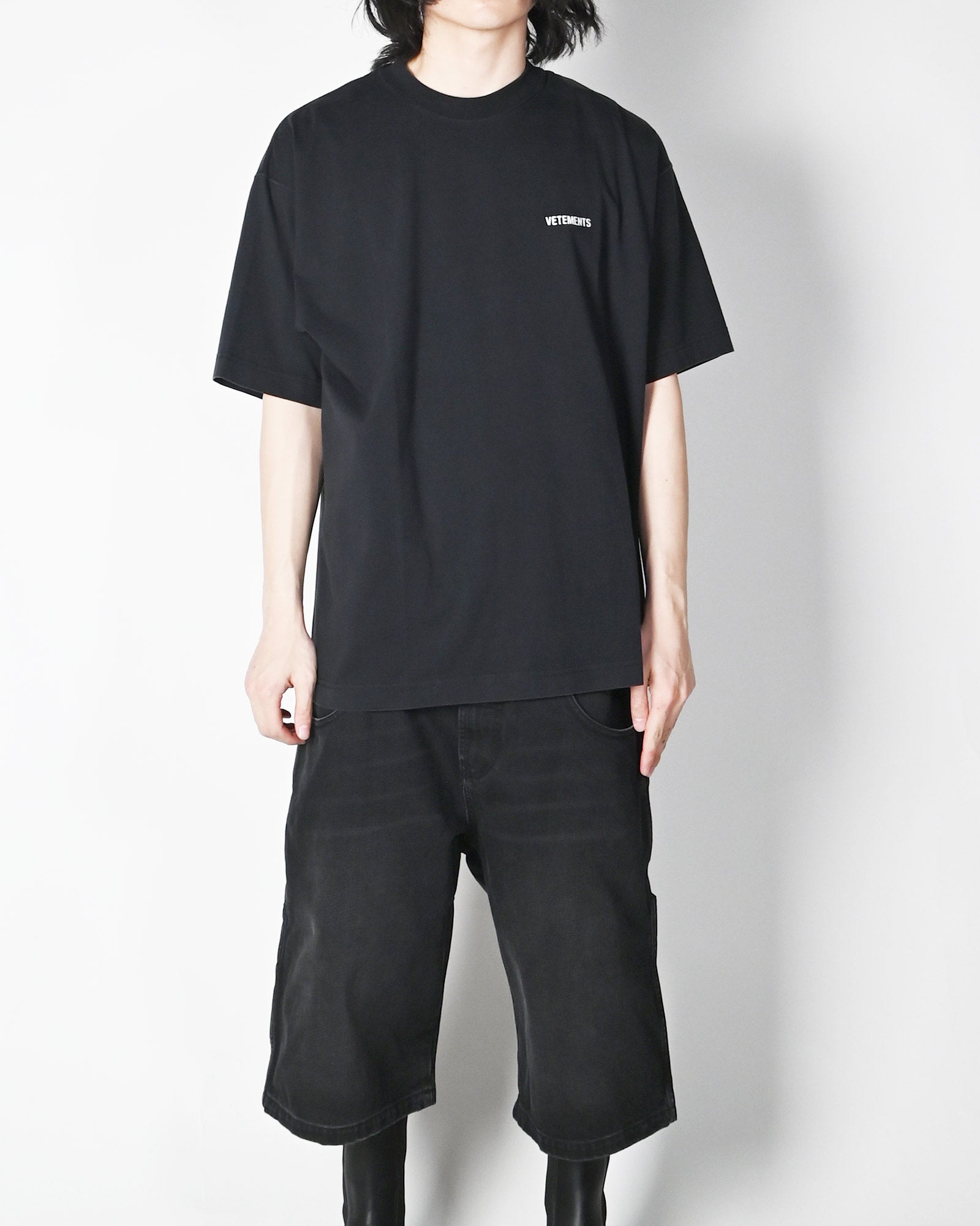 VETEMENTS・ヴェトモン - Tシャツ・カットソー ICONIC LOGO T-SHIRT / BLACK