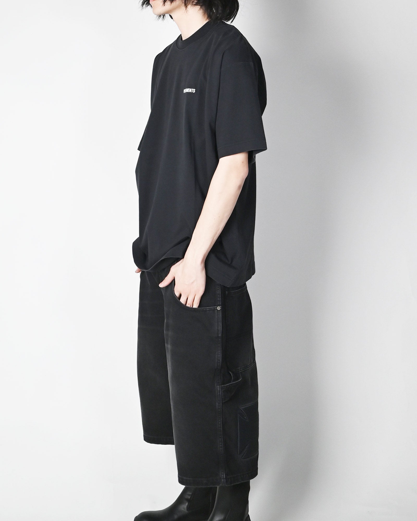 VETEMENTS・ヴェトモン - Tシャツ・カットソー ICONIC LOGO T-SHIRT / BLACK