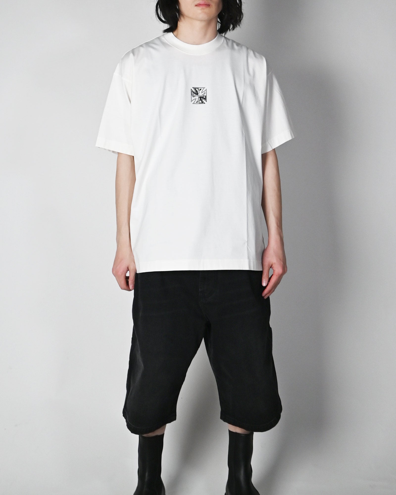 VETEMENTS・ヴェトモン - Tシャツ・カットソー BIKER CROSS LOGO T-SHIRT / VANILLA