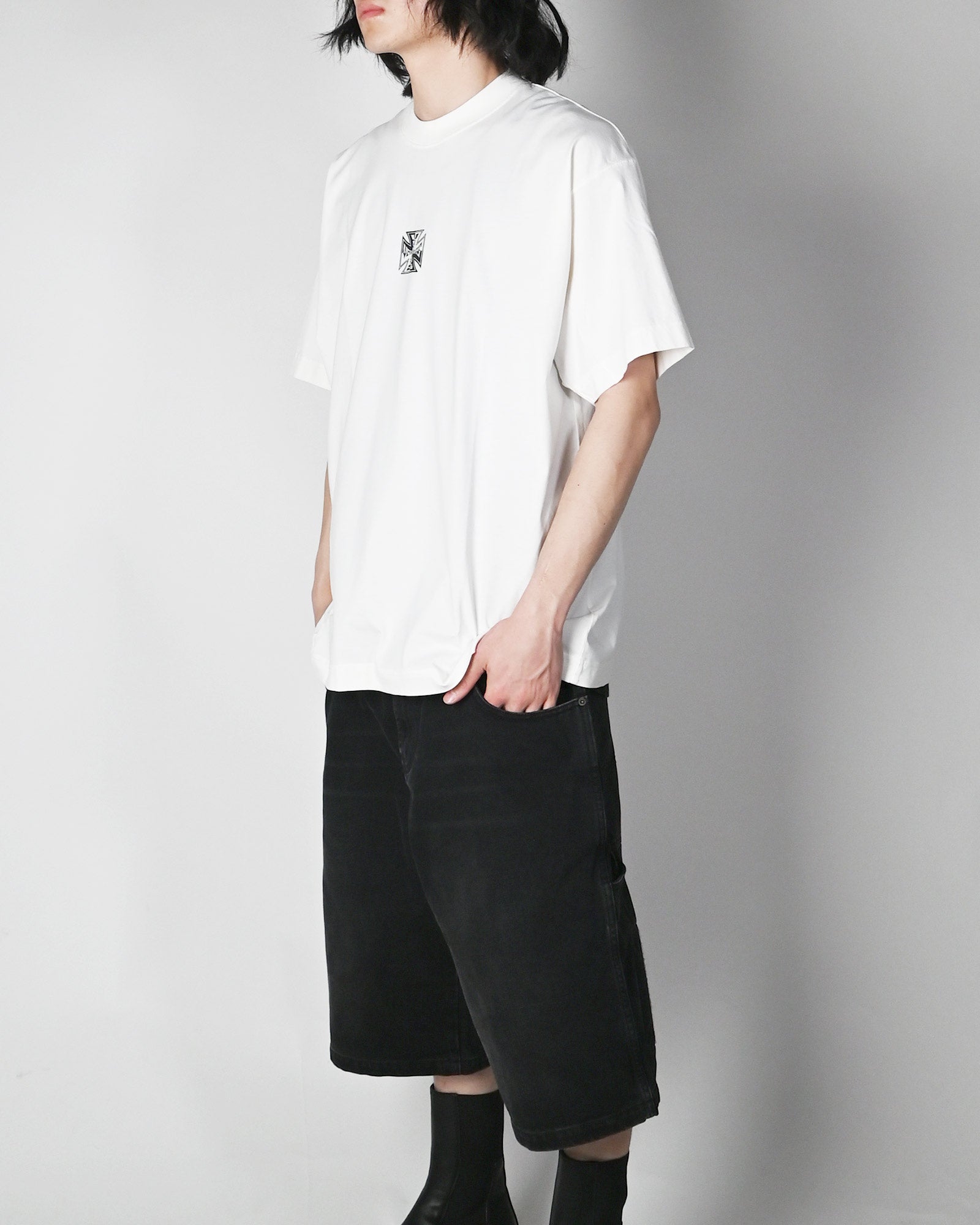 VETEMENTS・ヴェトモン - Tシャツ・カットソー BIKER CROSS LOGO T-SHIRT / VANILLA