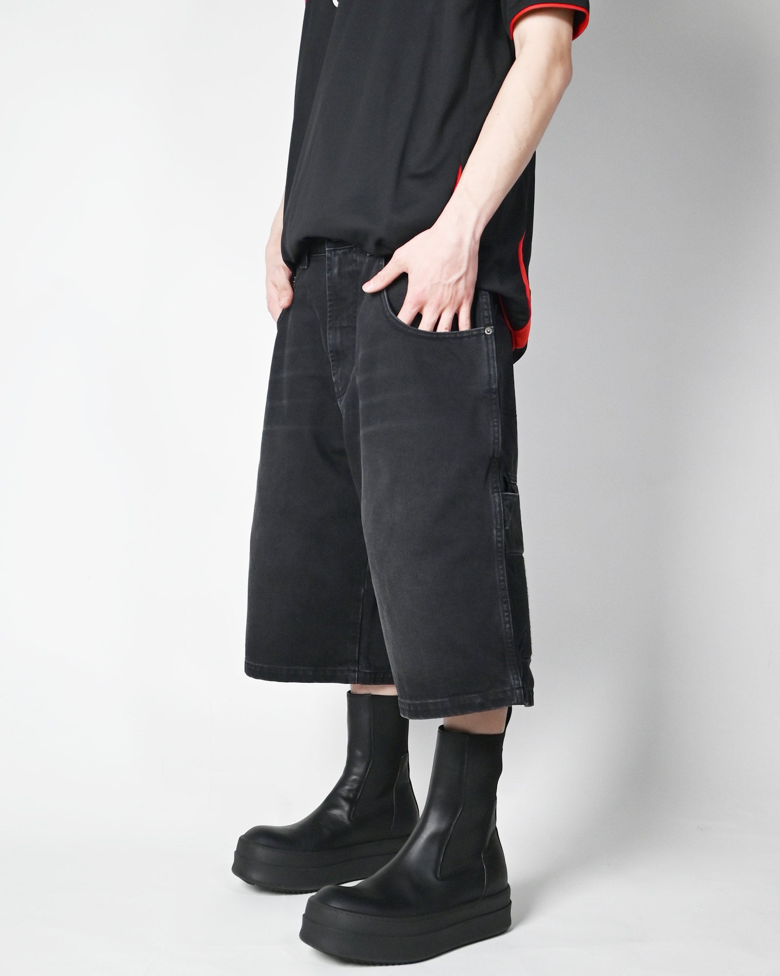 VETEMENTS・ヴェトモン - デニムパンツ APLIQUE BIKER CROSS HIP-HOP DENIM SHORTS / WASHED BLACK