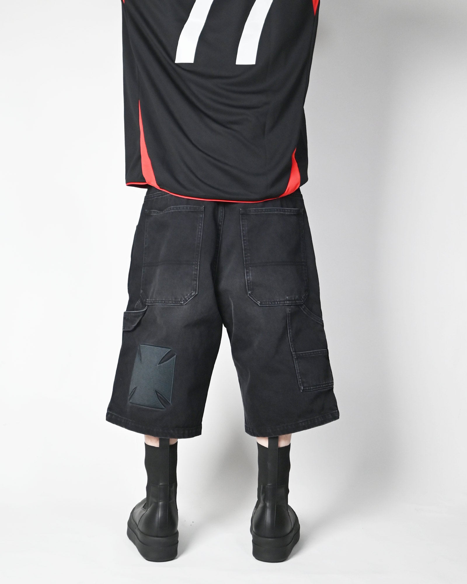 VETEMENTS・ヴェトモン - デニムパンツ APLIQUE BIKER CROSS HIP-HOP DENIM SHORTS / WASHED BLACK