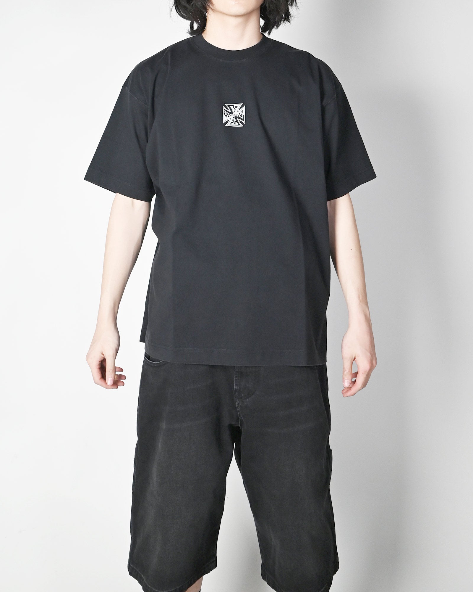 VETEMENTS・ヴェトモン - Tシャツ・カットソー BIKER CROSS LOGO T-SHIRT / BLACK