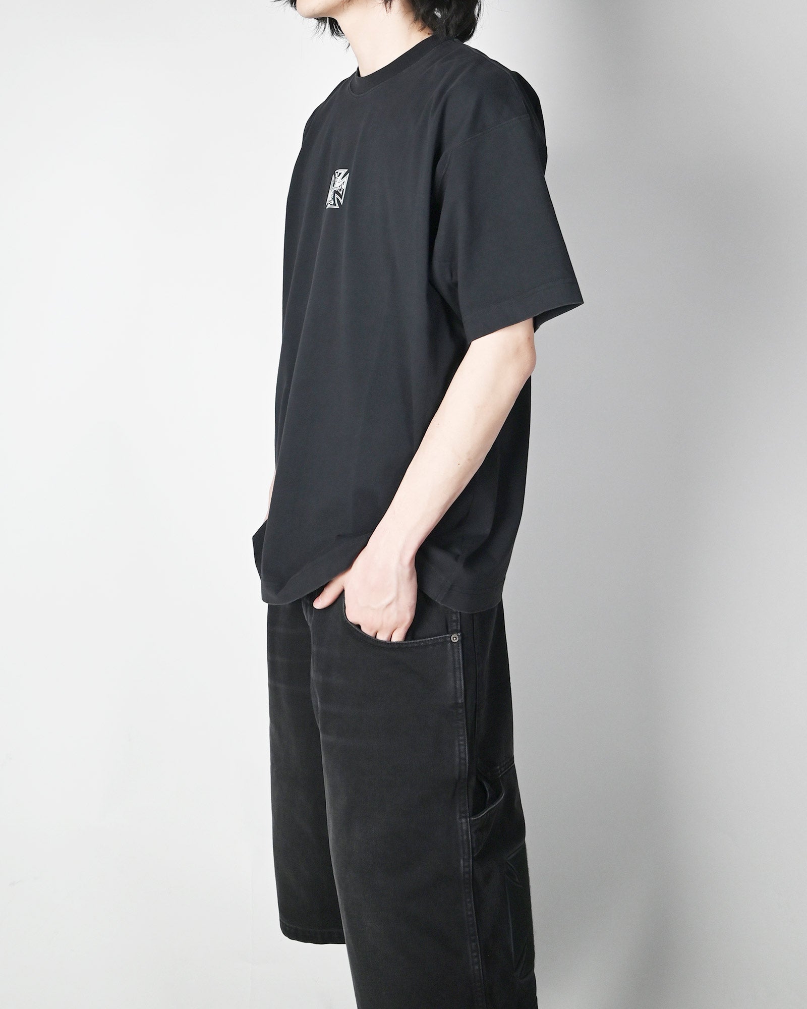 VETEMENTS・ヴェトモン - Tシャツ・カットソー BIKER CROSS LOGO T-SHIRT / BLACK