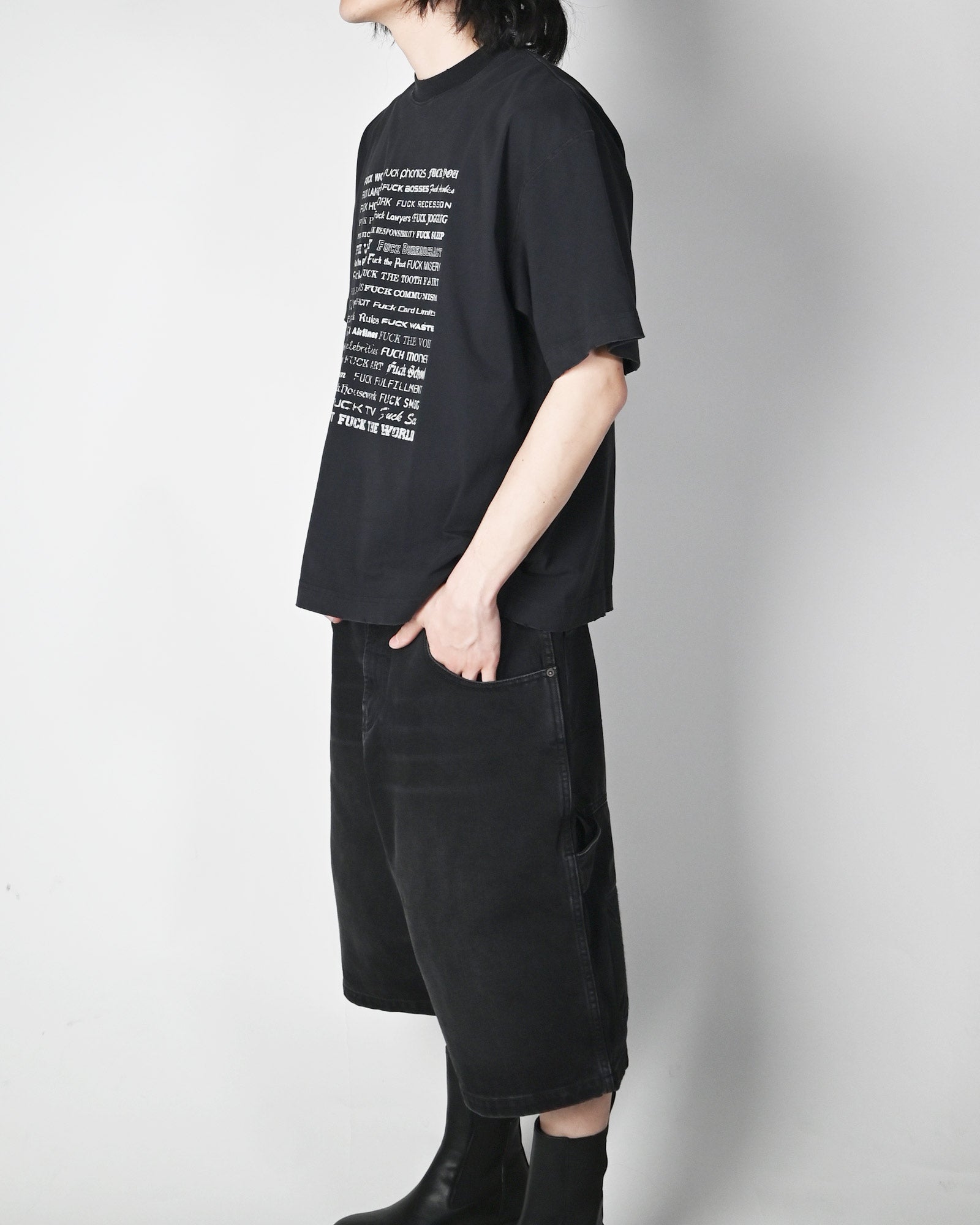 VETEMENTS・ヴェトモン - Tシャツ・カットソー FUCK EVERYTHING T-SHIRT / WASHED-OUT BLACK