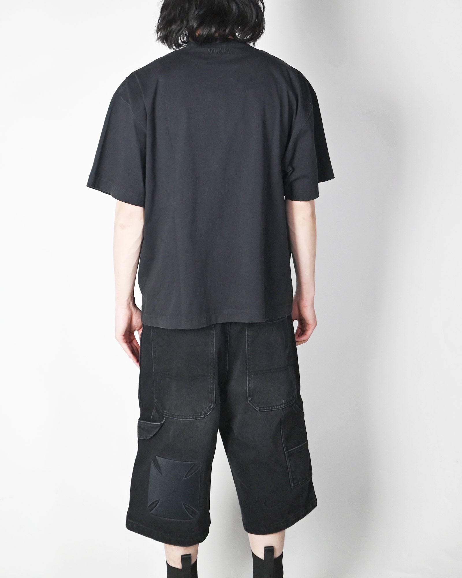 VETEMENTS・ヴェトモン - Tシャツ・カットソー FUCK EVERYTHING T-SHIRT / WASHED-OUT BLACK