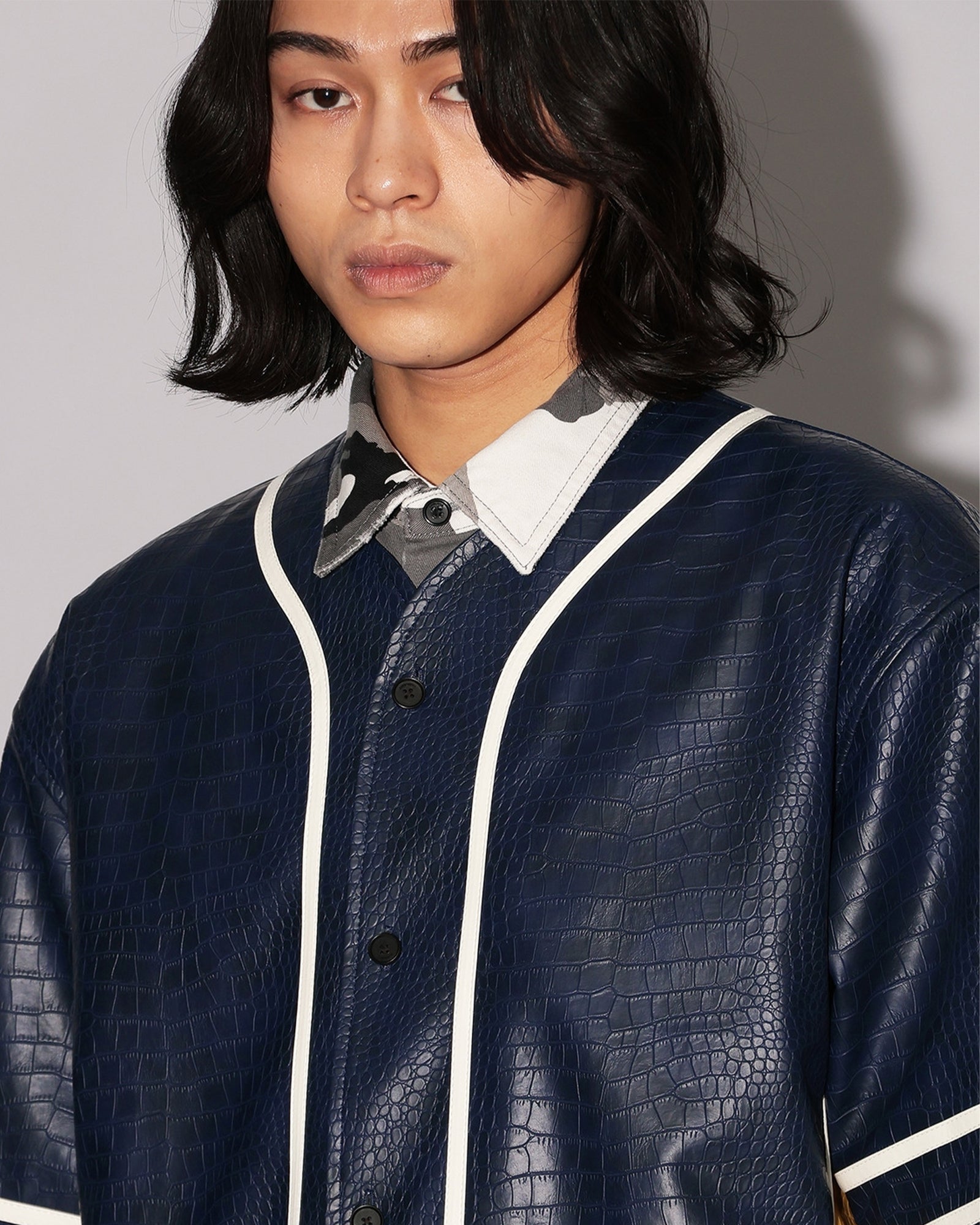 AMBUSH・アンブッシュ - シャツ FAKE CROCODILE LEATHER BASEBALL SHIRT / NAVY