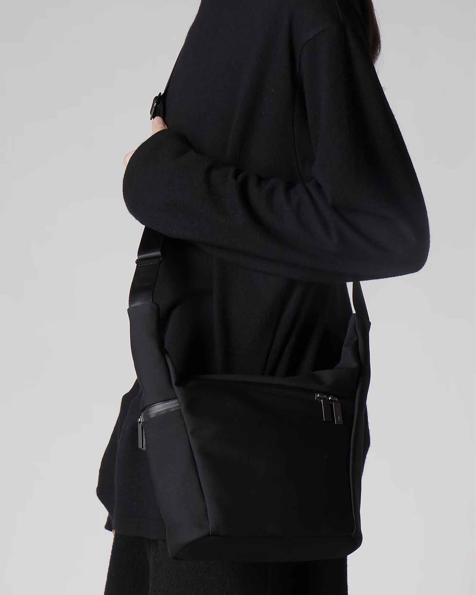 Yohji Yamamoto・Youji Yamamoto -  WOOL GABARDINE/NY OBLIQUE ZIPPER SACOCHE / BLACK