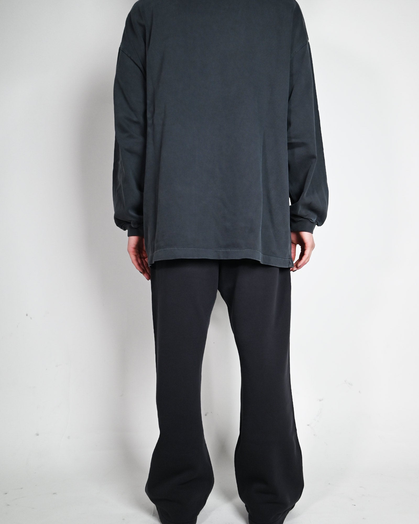 ESSENTIALS・エッセンシャルズ - スウェットパンツ TRAINING CLASSIC FIT FLARE SWEATPANT / FADED BLACK