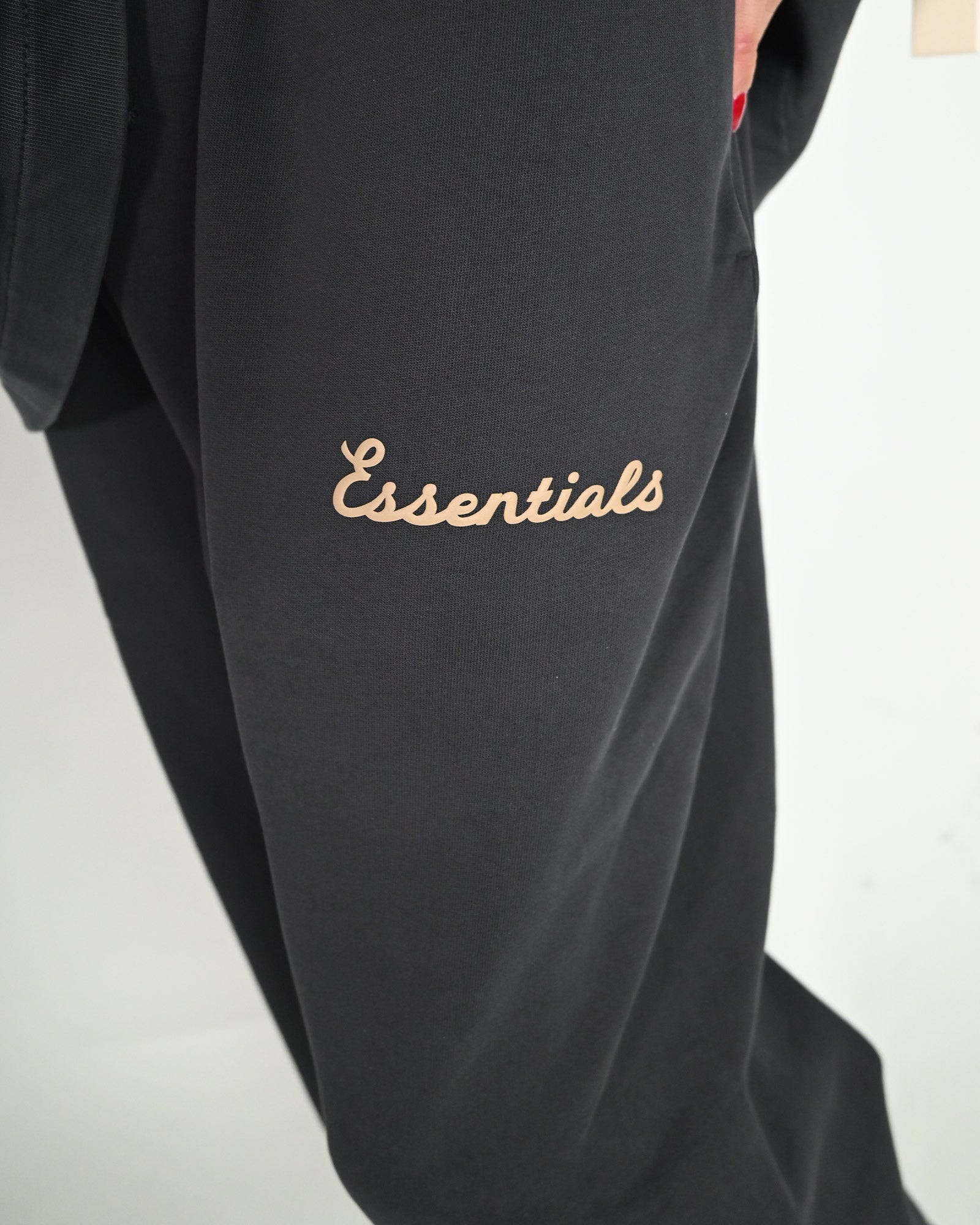 ESSENTIALS・エッセンシャルズ - スウェットパンツ TRAINING CLASSIC FIT FLARE SWEATPANT / FADED BLACK