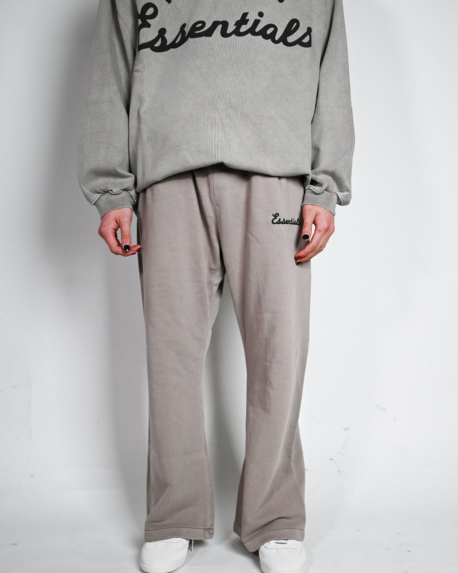 ESSENTIALS・エッセンシャルズ - スウェットパンツ TRAINING CLASSIC FIT FLARE SWEATPANT / FADED SEAL
