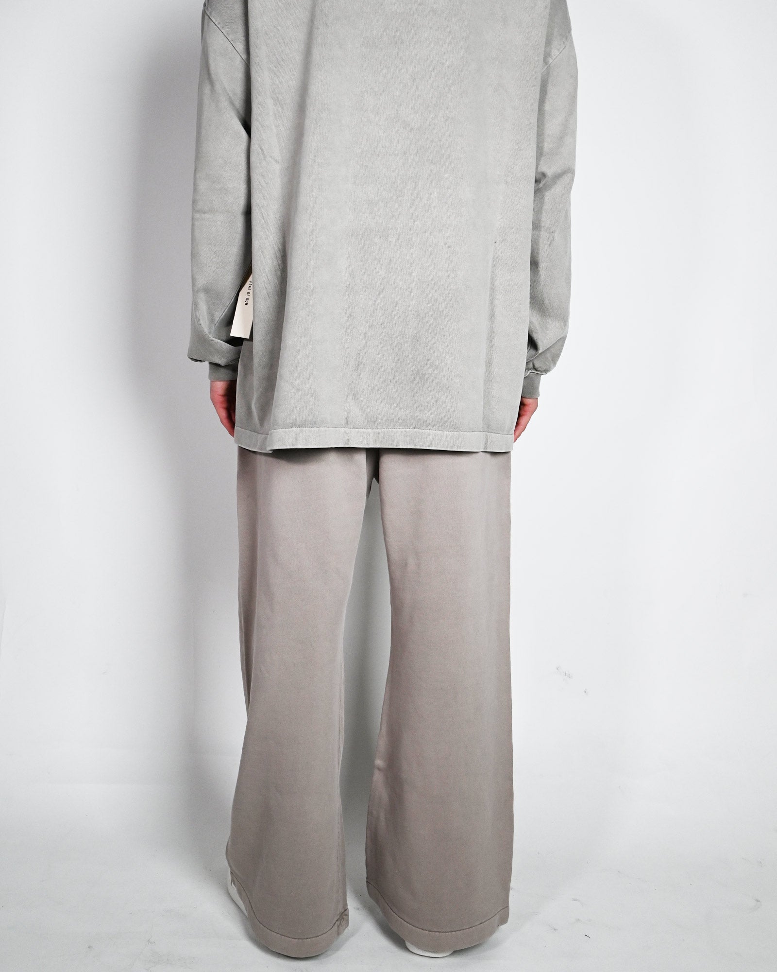 ESSENTIALS・エッセンシャルズ - スウェットパンツ TRAINING CLASSIC FIT FLARE SWEATPANT / FADED SEAL