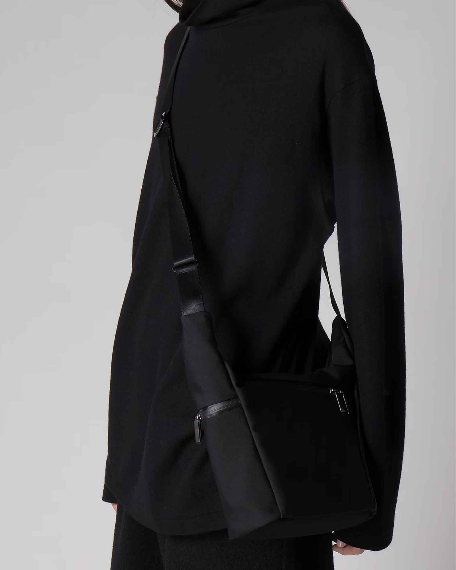 Yohji Yamamoto・Youji Yamamoto -  WOOL GABARDINE/NY OBLIQUE ZIPPER SACOCHE / BLACK