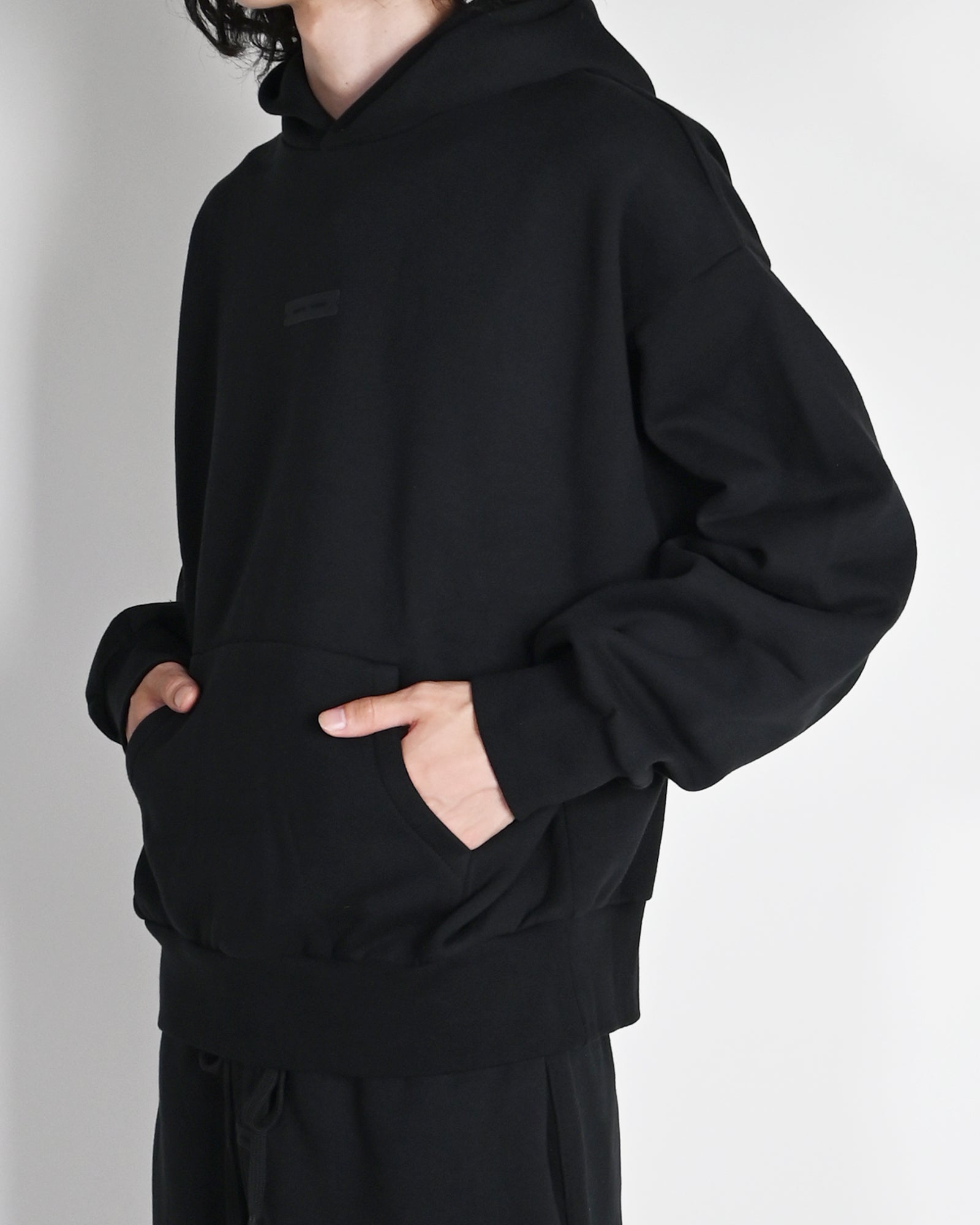 ESSENTIALS・エッセンシャルズ - パーカー・フーディ CLASSIC FIT FLEECE HOODIE  / JET BLACK