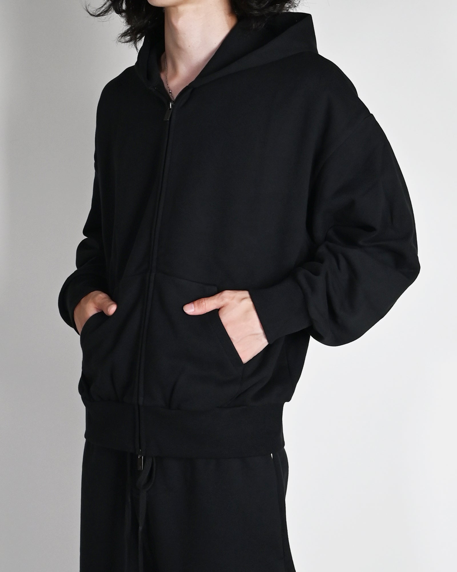 ESSENTIALS・エッセンシャルズ - パーカー・フーディ CLASSIC FIT FLEECE ZIP-UP HOODIE / JET BLACK