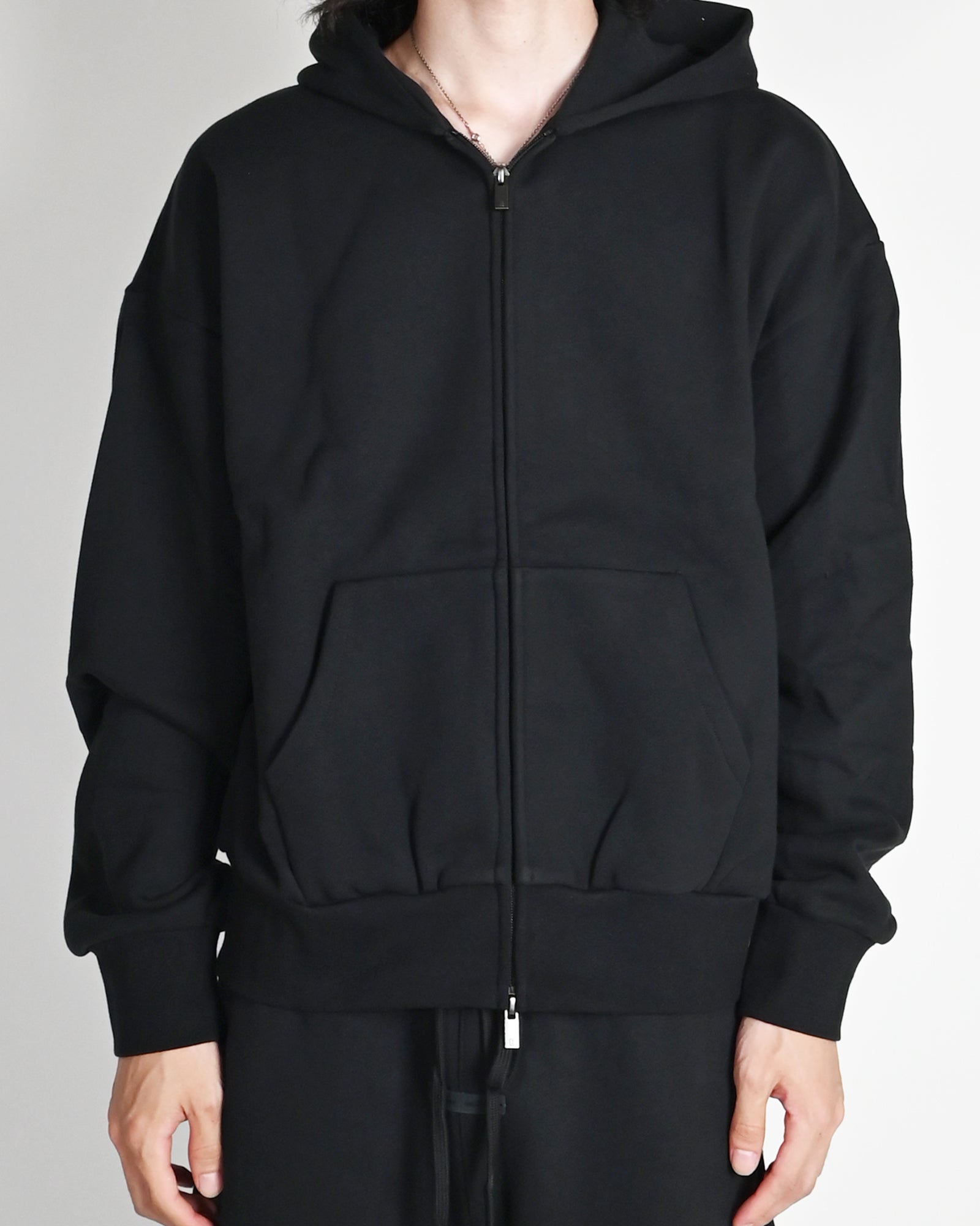 ESSENTIALS・エッセンシャルズ - パーカー・フーディ CLASSIC FIT FLEECE ZIP-UP HOODIE / JET BLACK