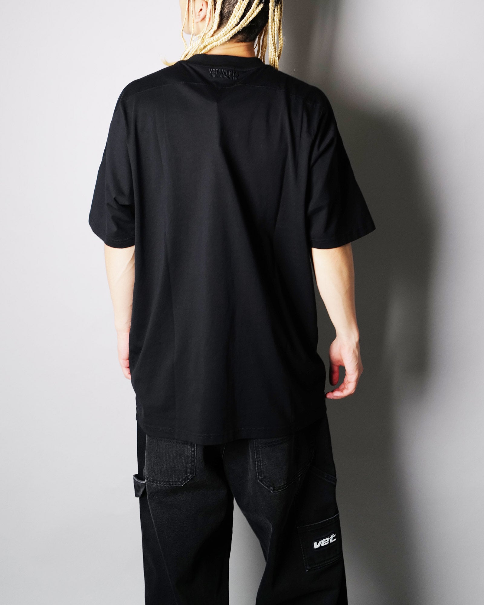 VETEMENTS・Vetements -  CUT-UP V-NECK T-SHIRT / BLACK