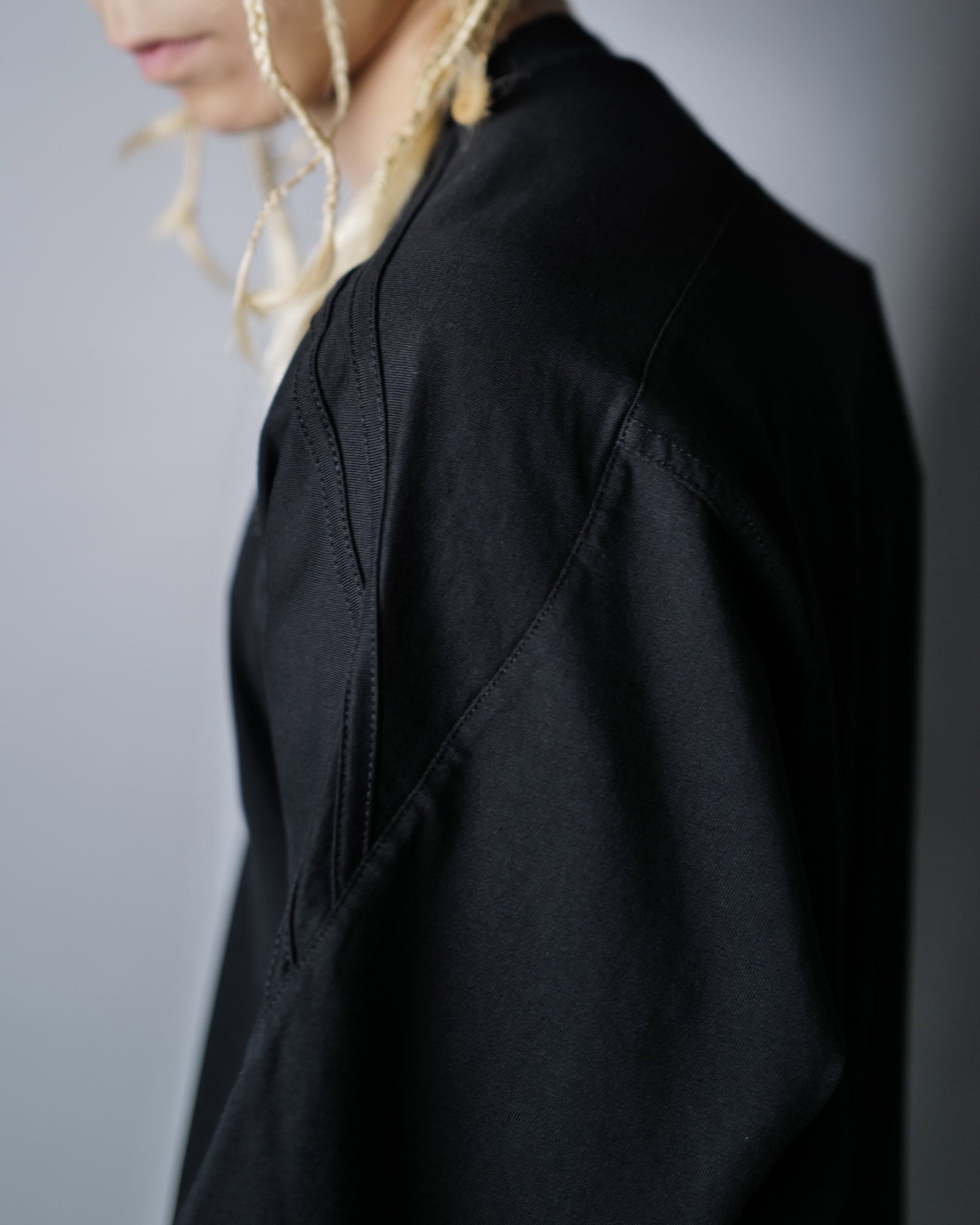 VETEMENTS・Vetements -  CUT-UP V-NECK T-SHIRT / BLACK