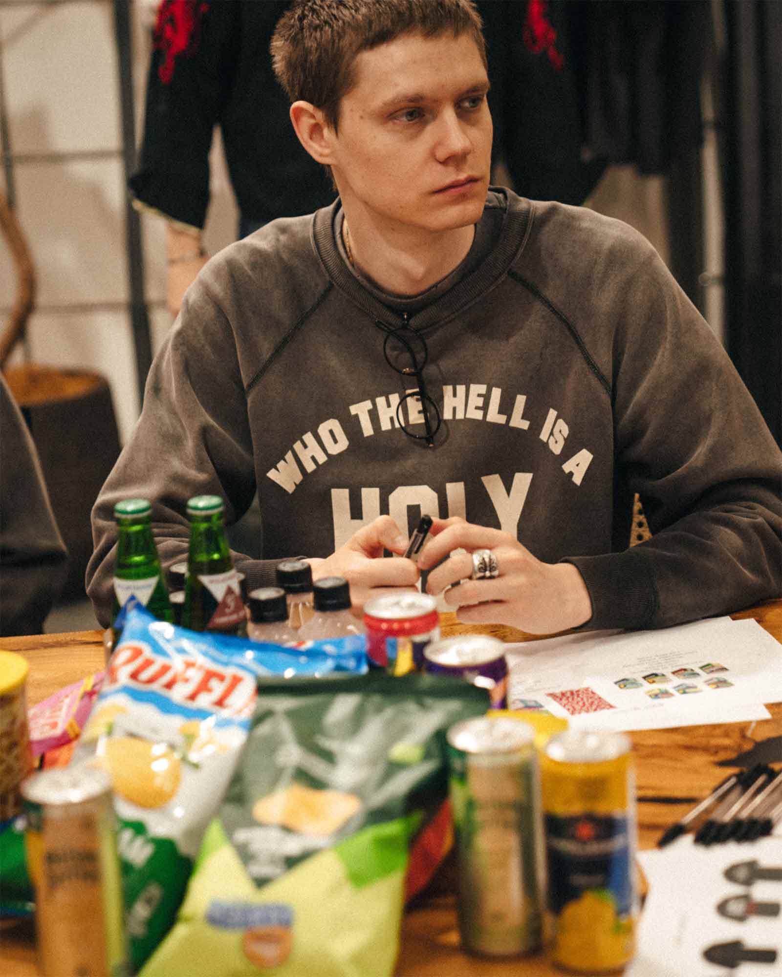 ©SAINT M××××××・圣迈克尔 -  RAGLAN CRW N SWT/HOLY SAINT？/ BLACK