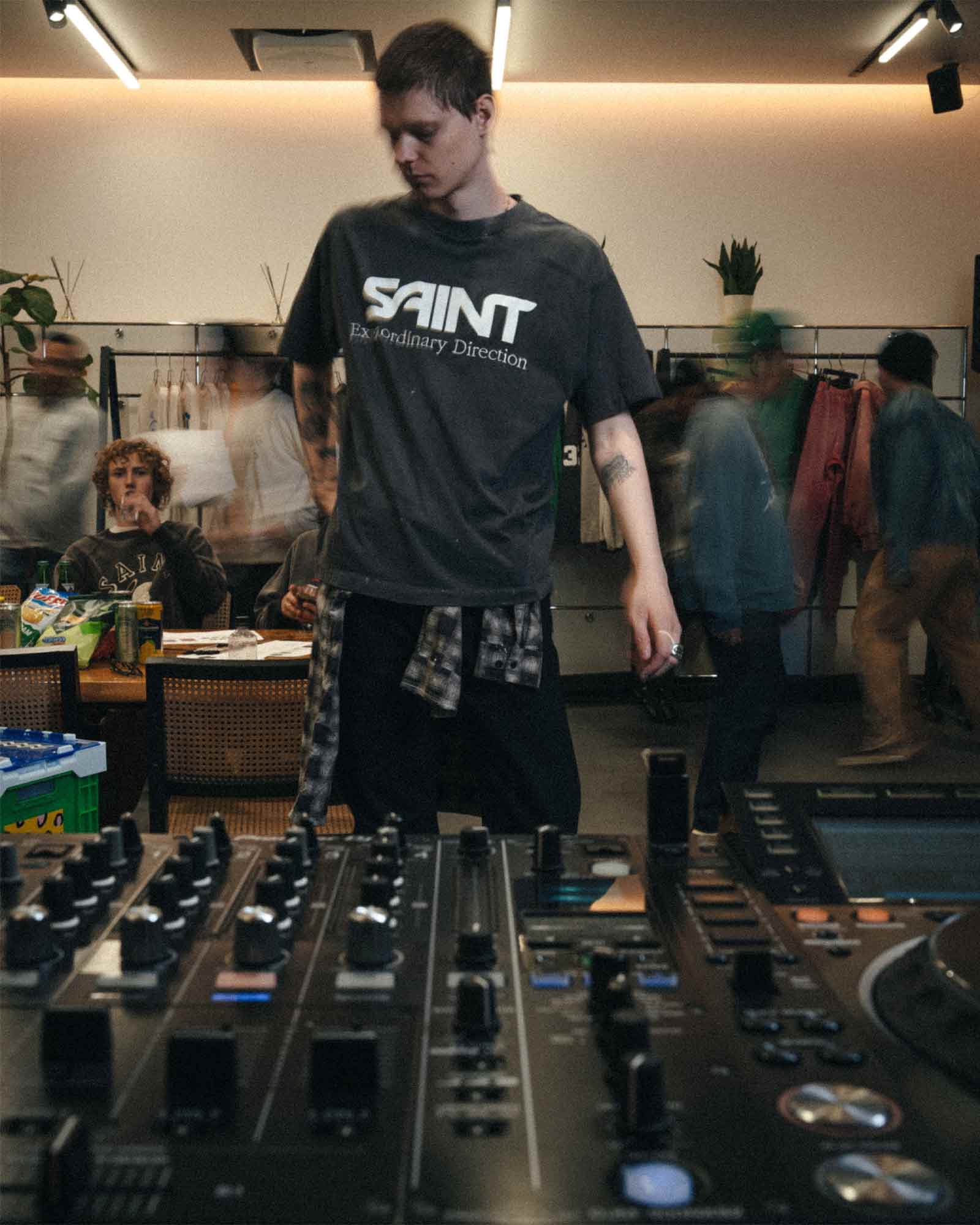 ©SAINT M××××××・セントマイケル - Tシャツ・カットソー SS T-SHIRT/EMBROIDERY / BLACK