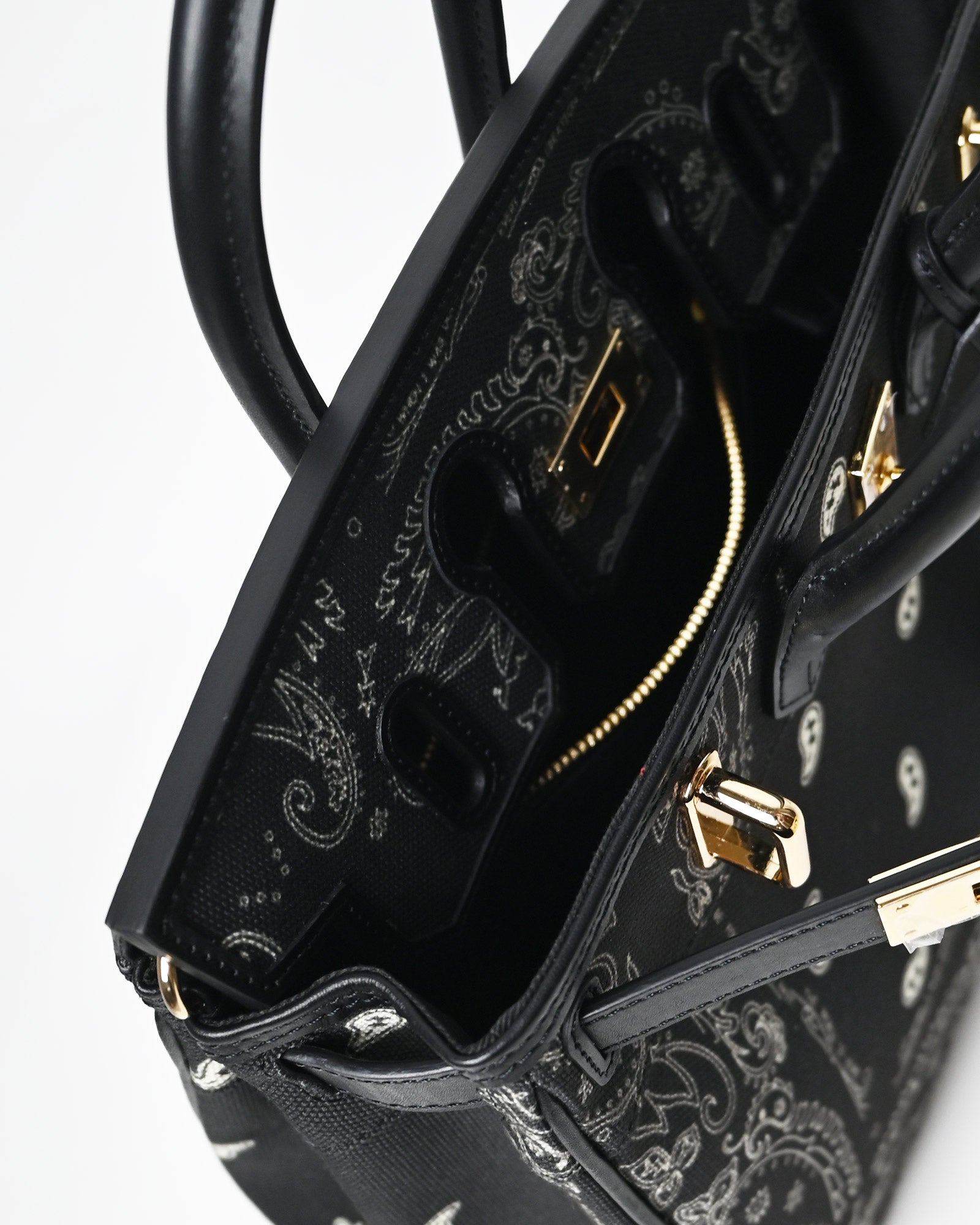THE WORLD IS YOURS (ザ ワールド イズ ユアーズ) SIGNATURE BAG