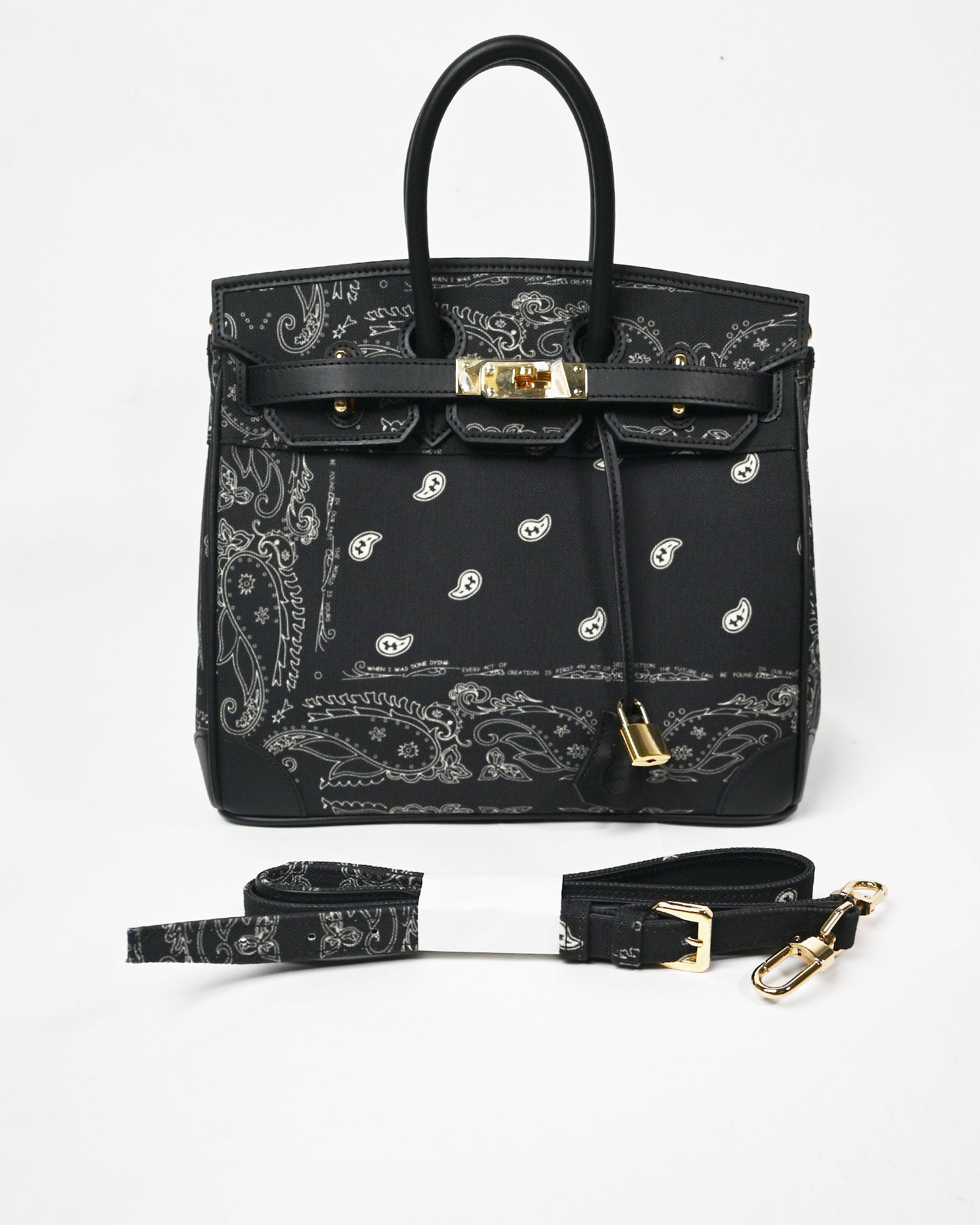 THE WORLD IS YOURS (ザ ワールド イズ ユアーズ) SIGNATURE BAG