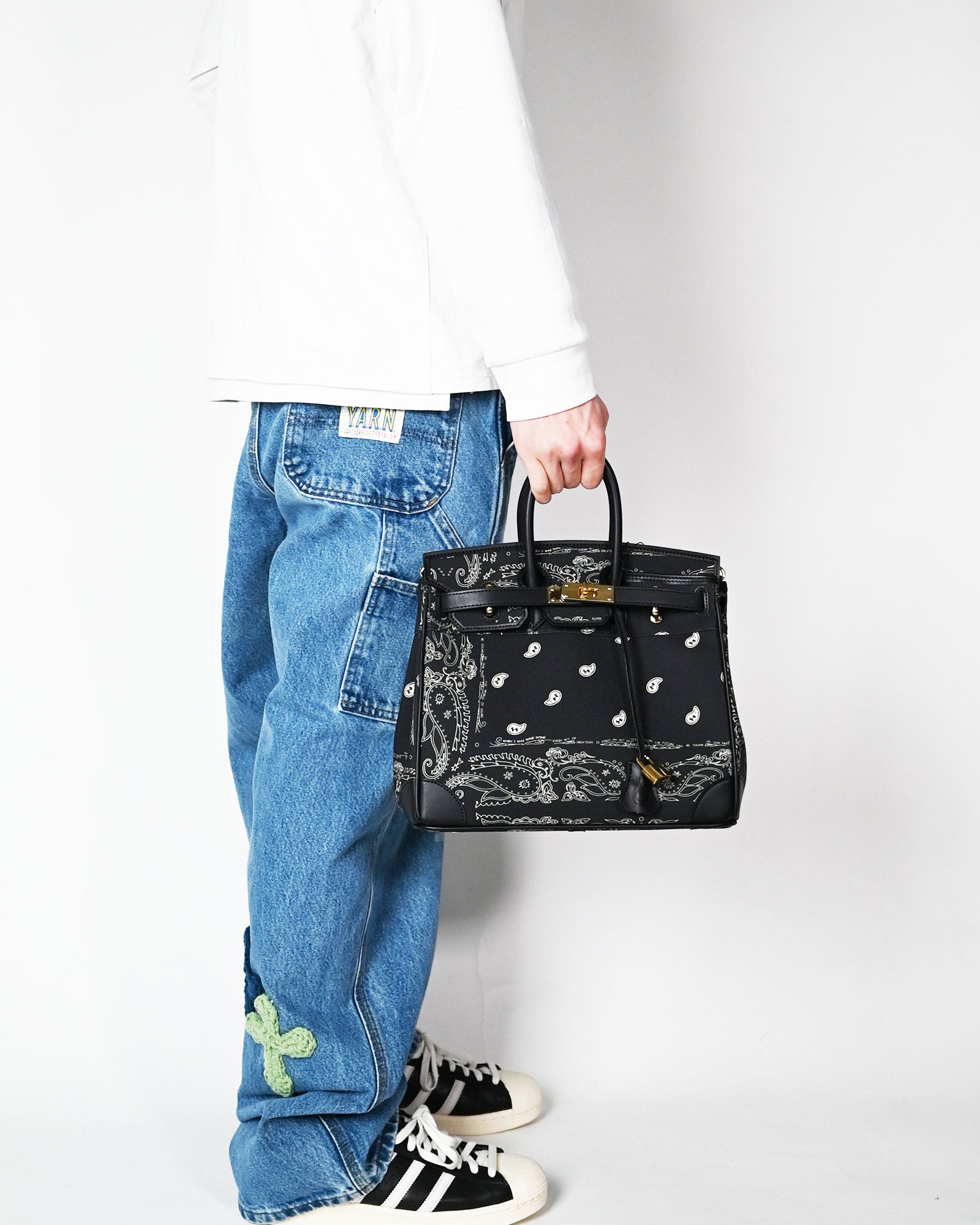 THE WORLD IS YOURS (ザ ワールド イズ ユアーズ) SIGNATURE BAG