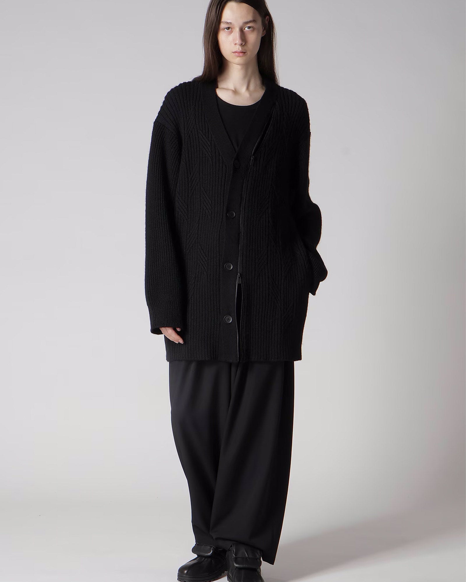 Yohji Yamamoto・ヨウジ ヤマモト - ニット・セーター 5G1P CABLE+CARDIGAN STITCH ZIP V NECK CARDIGAN / BLACK